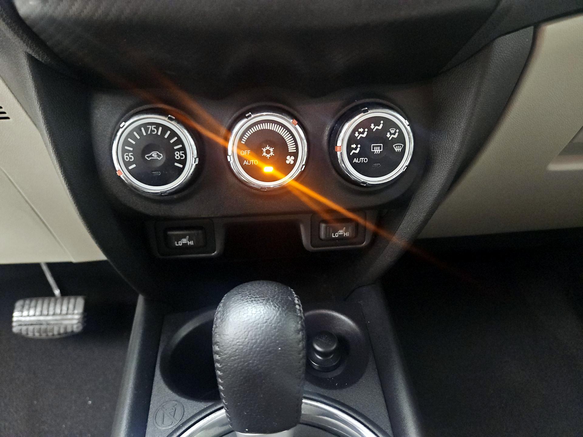 Thumbnail: 2016 Mitsubishi Outlander Sport - 16