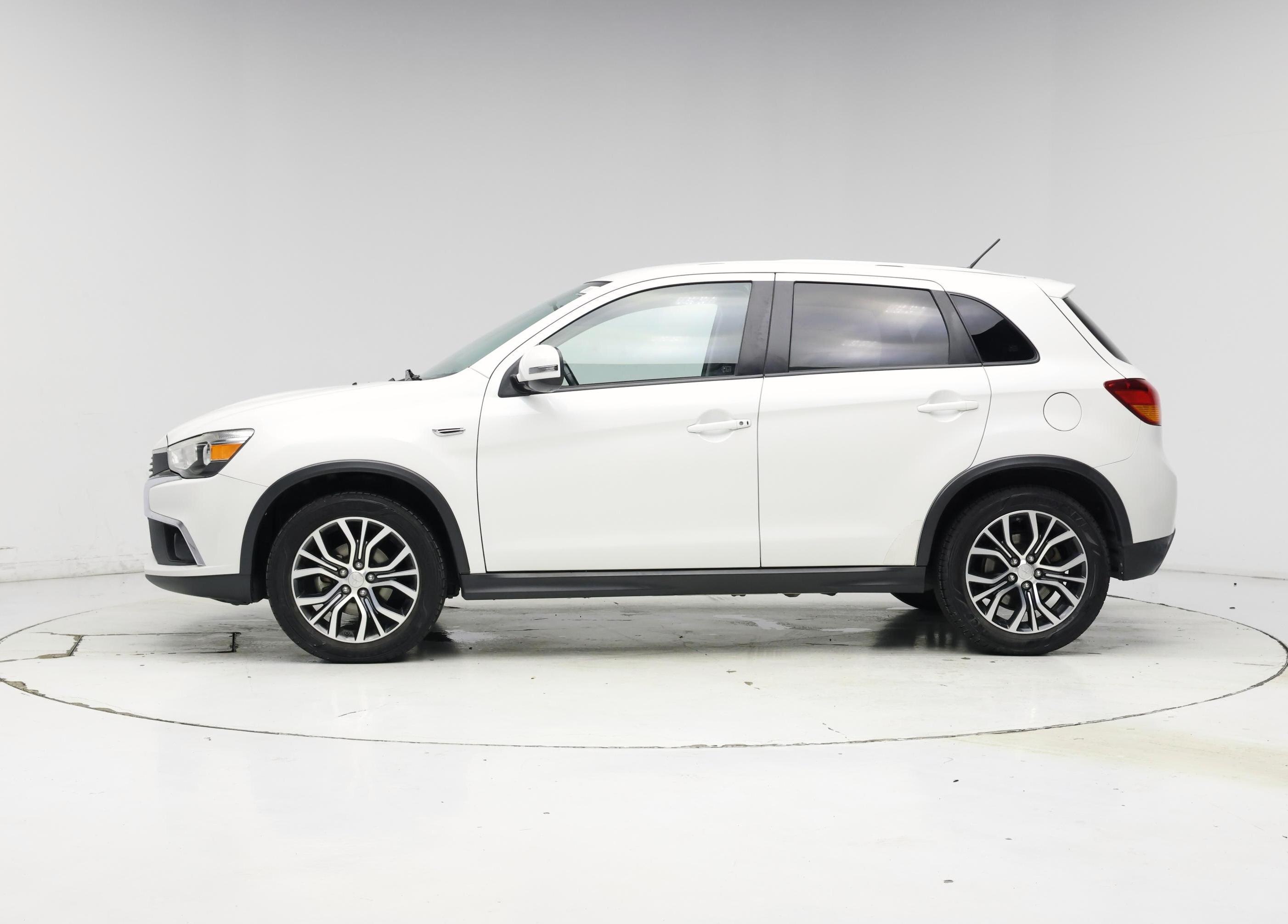 Thumbnail: 2016 Mitsubishi Outlander Sport - 3