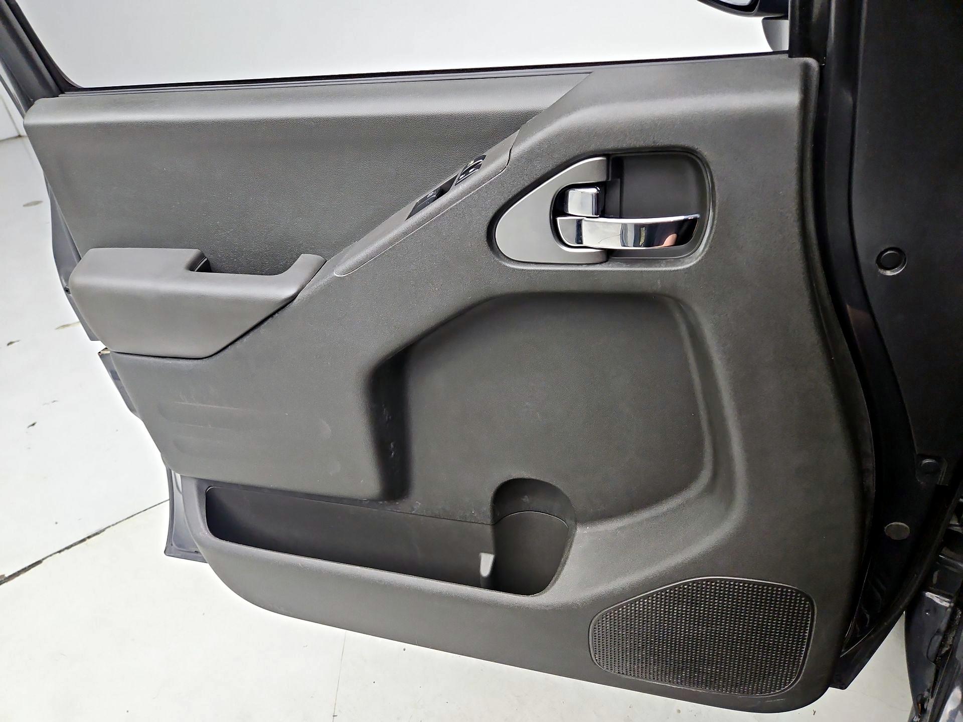 Thumbnail: 2015 Nissan Frontier - 12