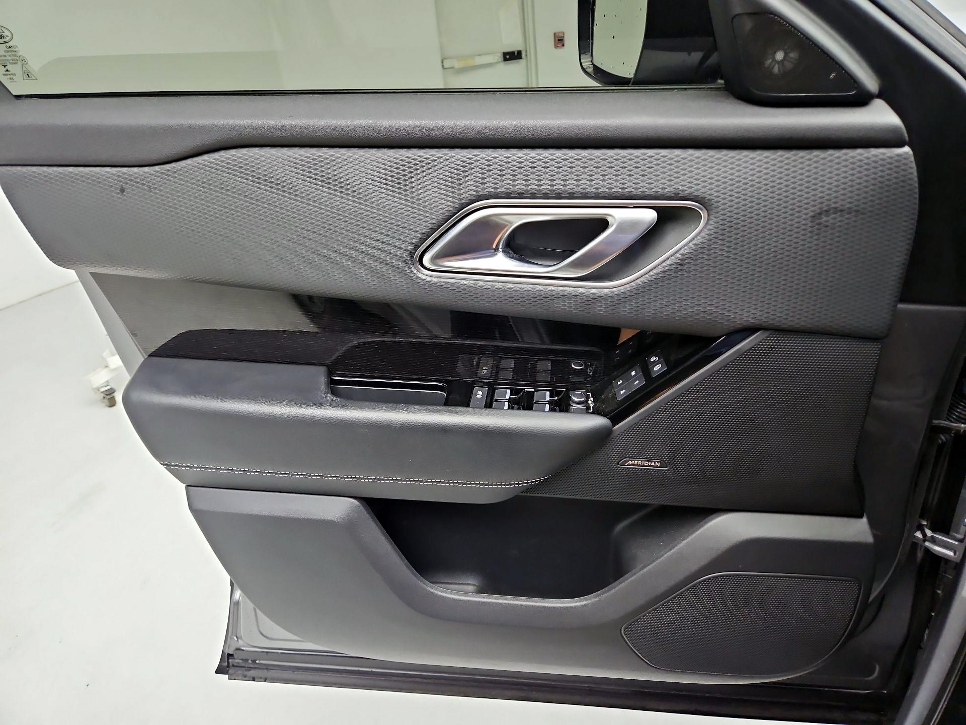 Thumbnail: 2020 Land Rover Range Rover Velar - 10