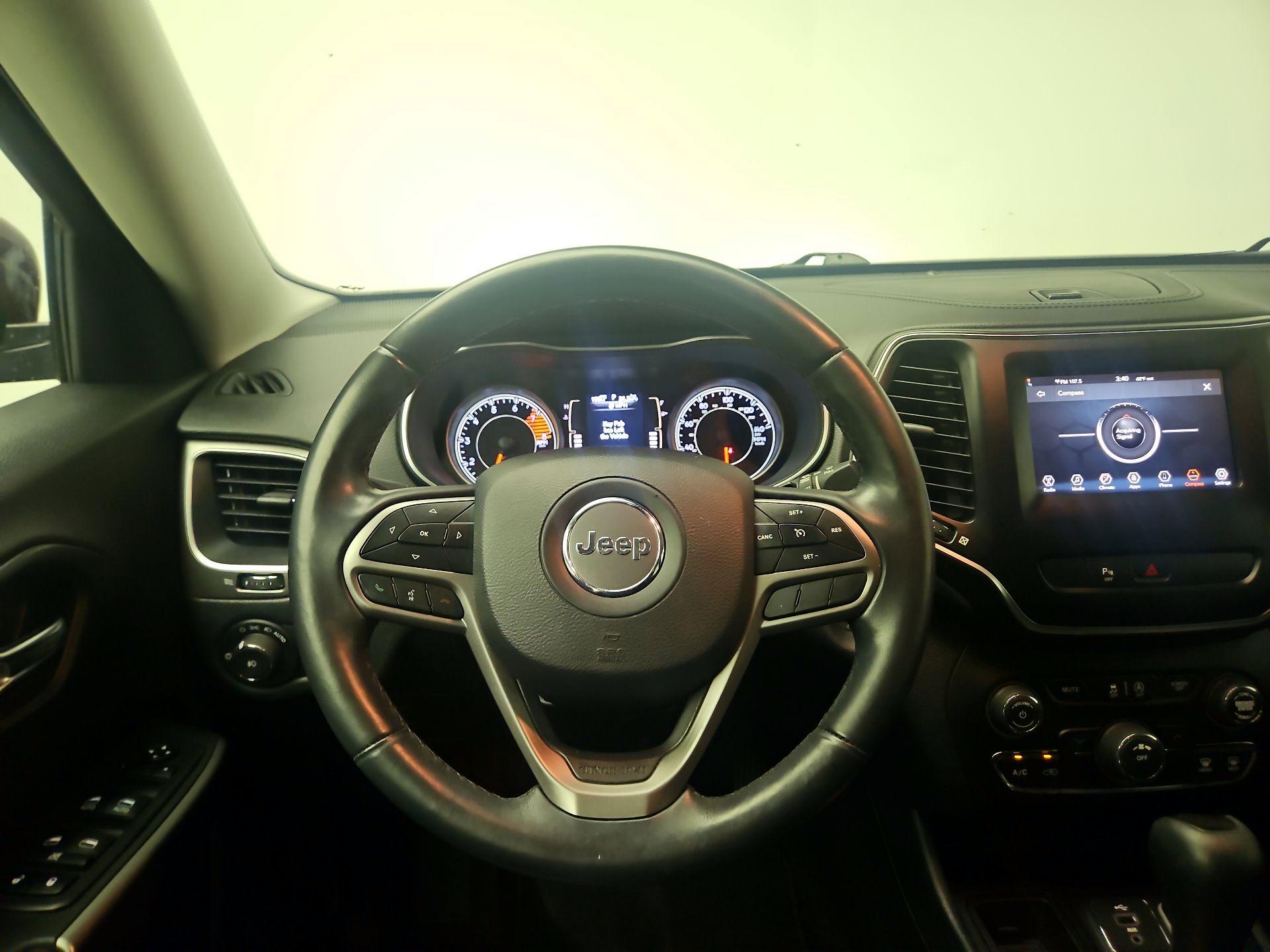 Thumbnail: 2019 Jeep Cherokee - 10