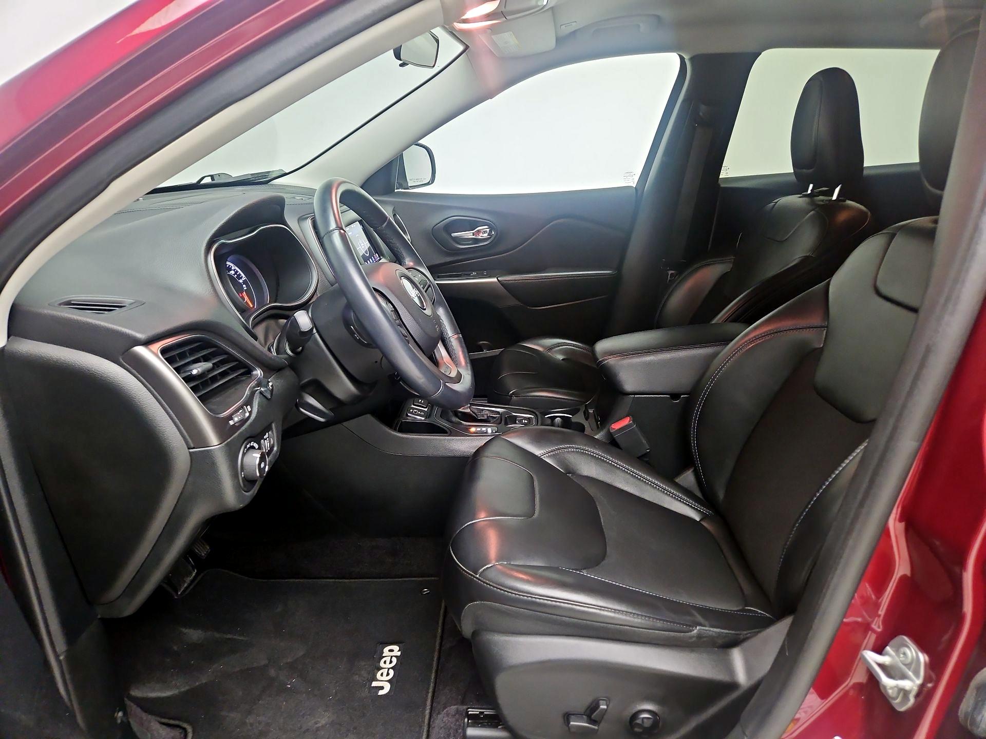 Thumbnail: 2019 Jeep Cherokee - 11