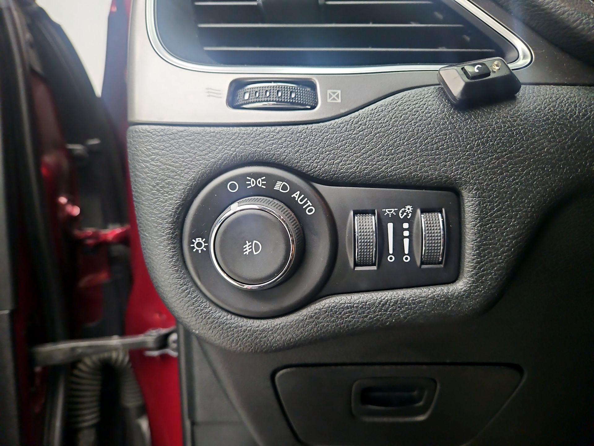 Thumbnail: 2019 Jeep Cherokee - 13