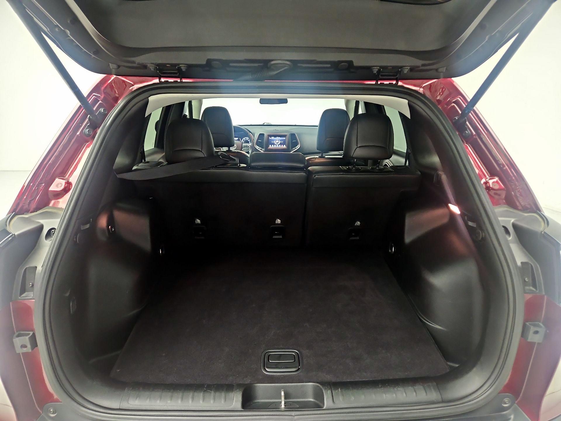 Thumbnail: 2019 Jeep Cherokee - 20
