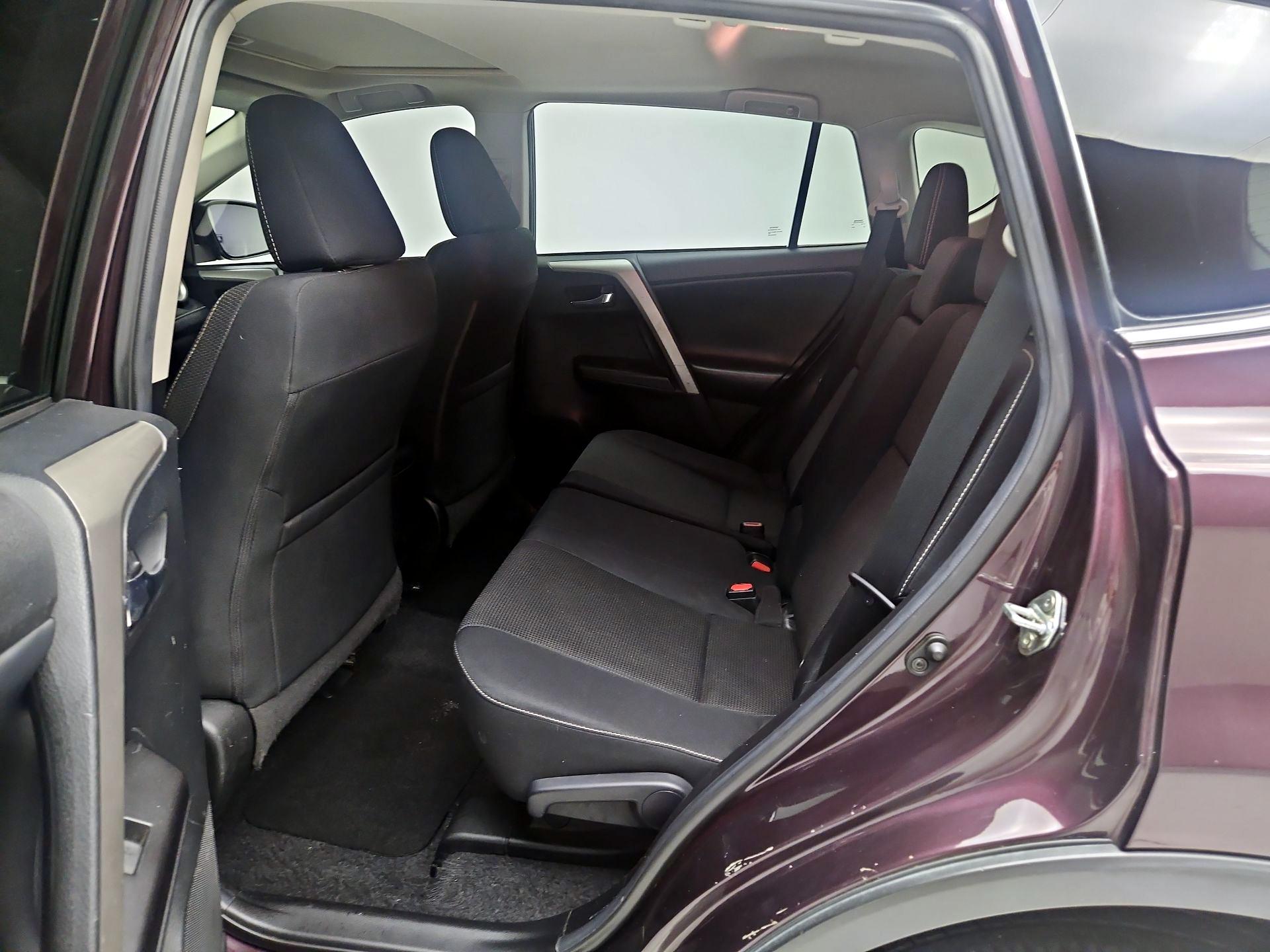 Thumbnail: 2018 Toyota RAV4 - 20