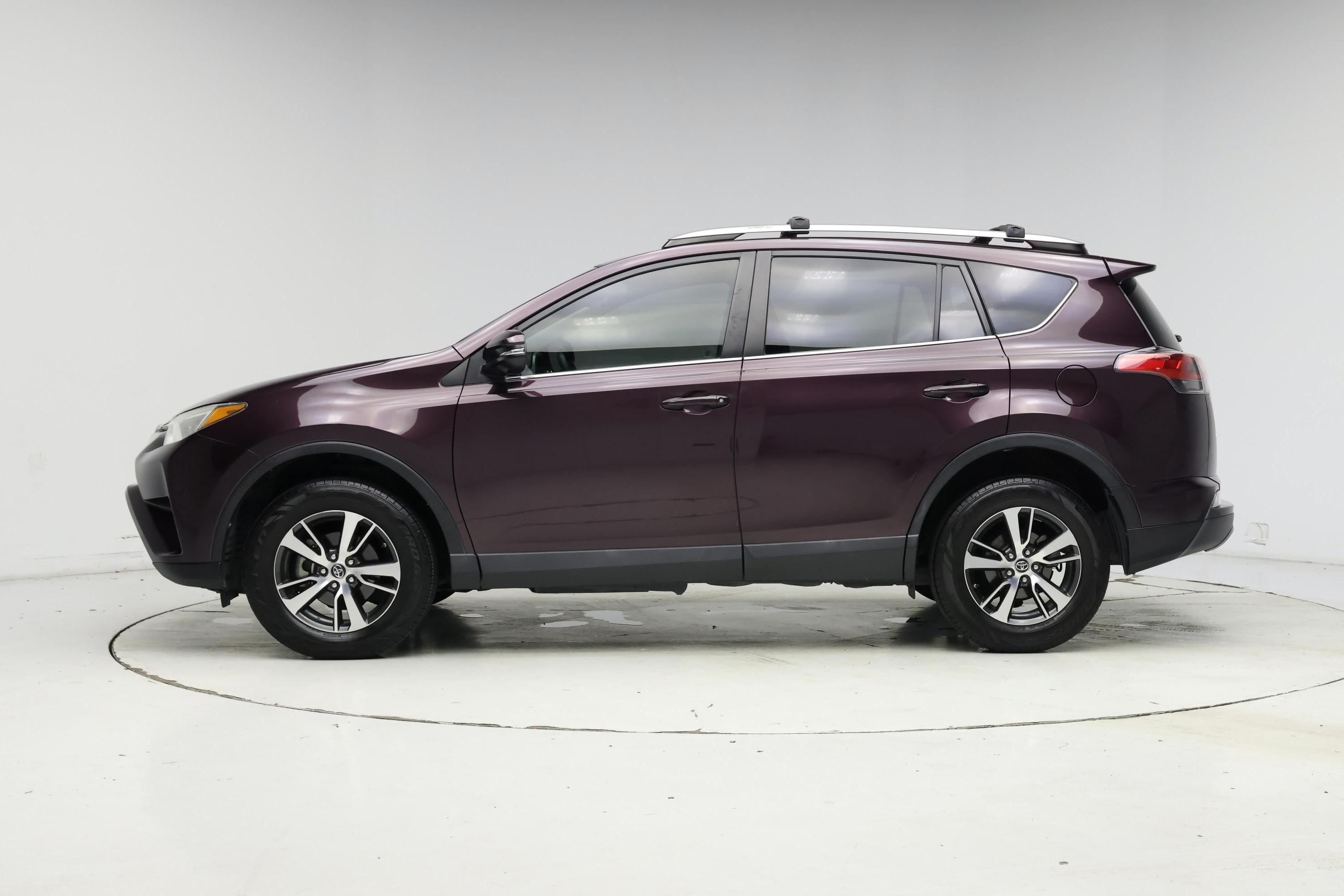 Thumbnail: 2018 Toyota RAV4 - 3