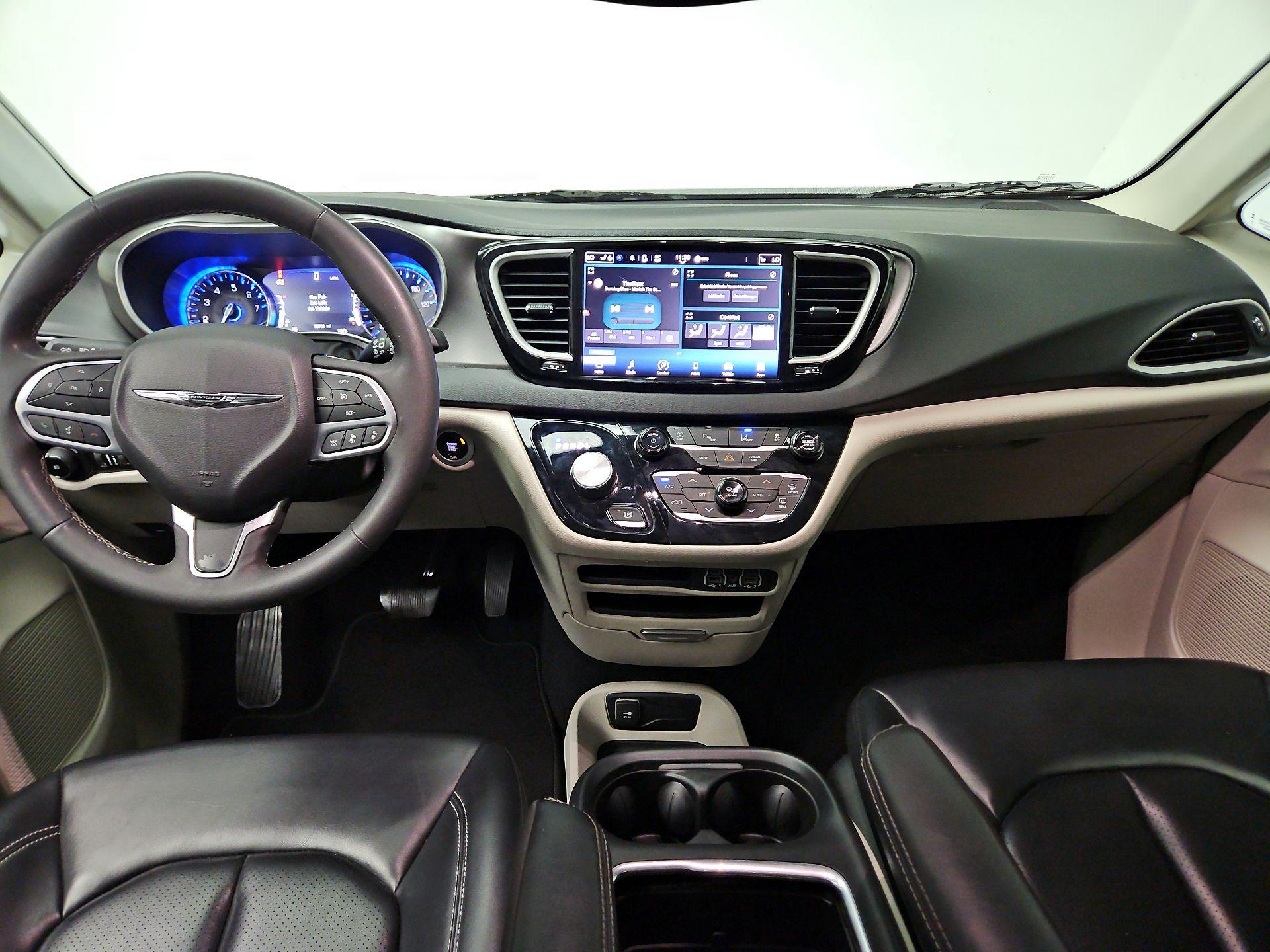 Thumbnail: 2023 Chrysler Pacifica - 9
