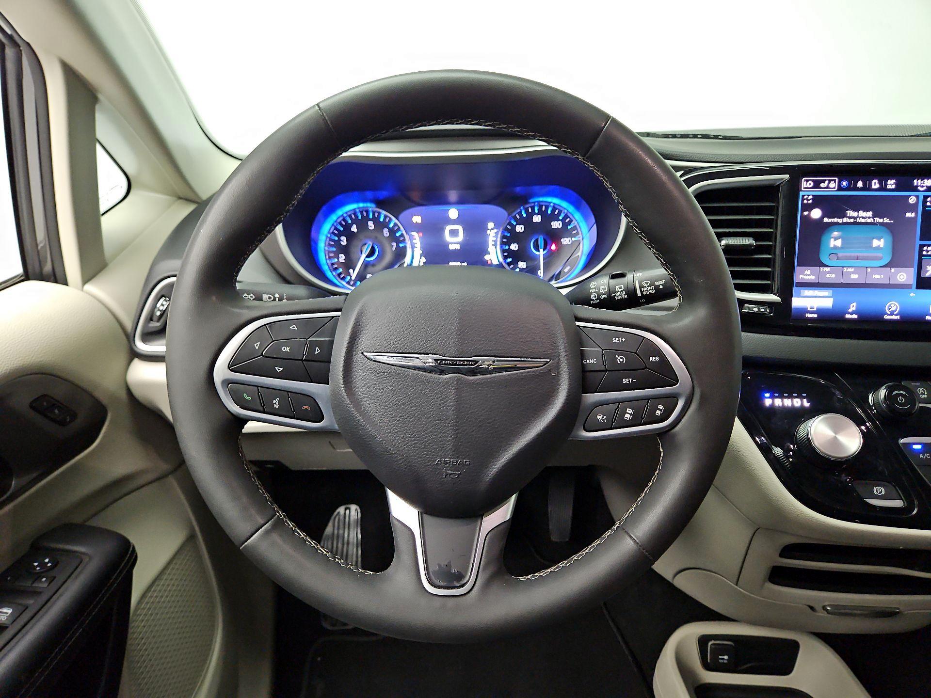 Thumbnail: 2023 Chrysler Pacifica - 10