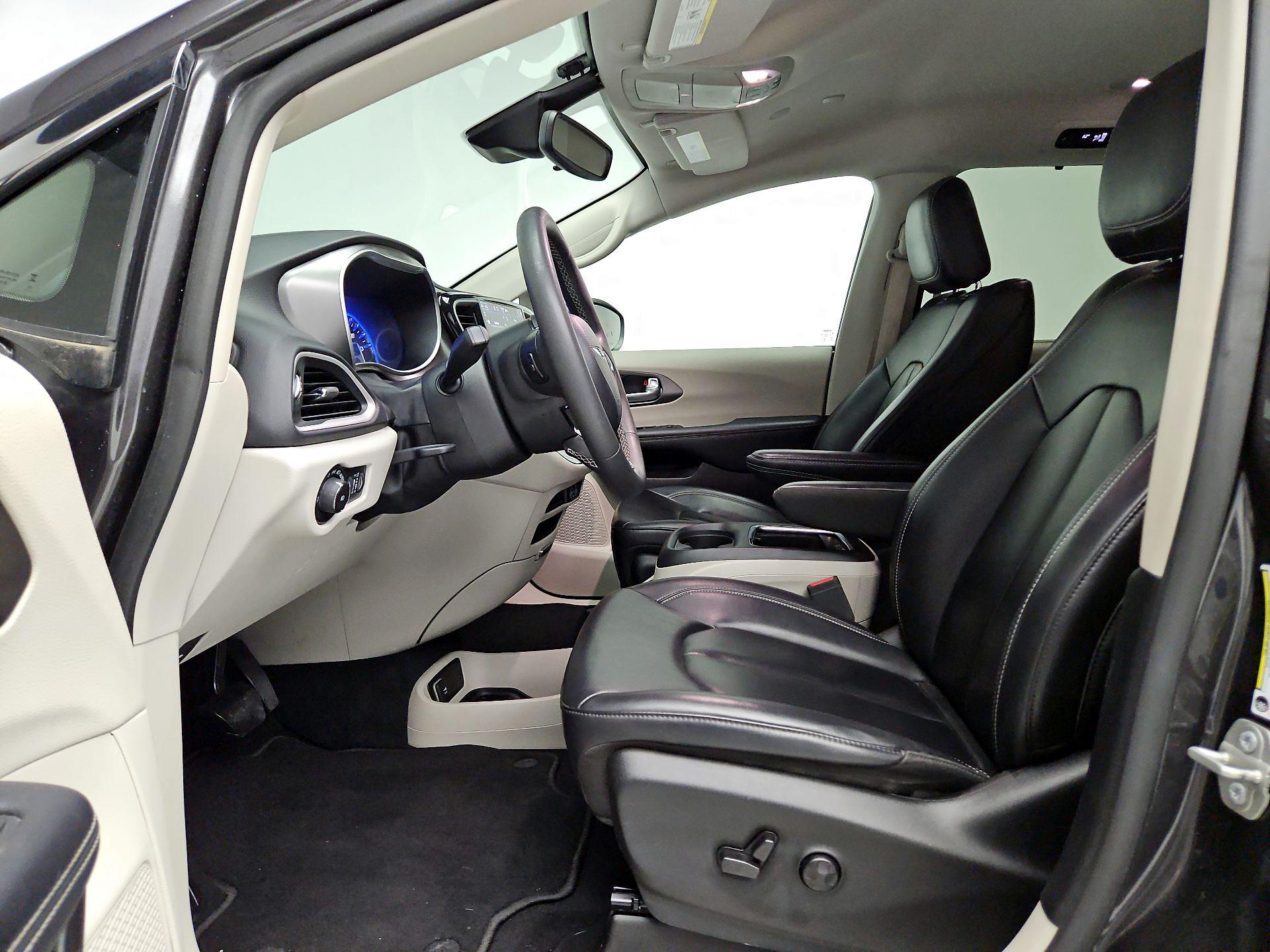 Thumbnail: 2023 Chrysler Pacifica - 11
