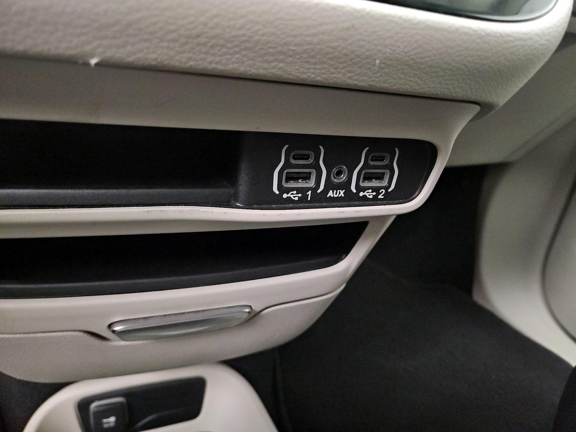 Thumbnail: 2023 Chrysler Pacifica - 18