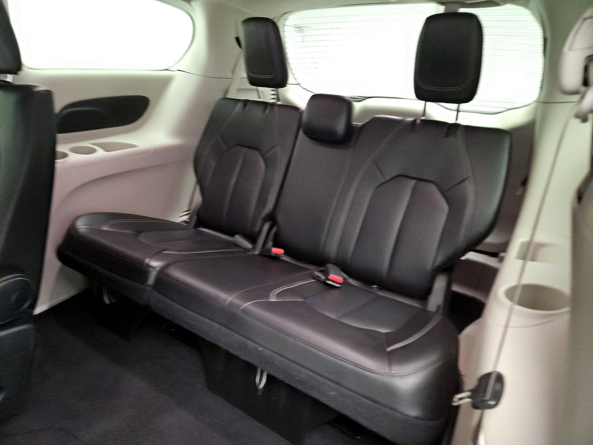 Thumbnail: 2023 Chrysler Pacifica - 20