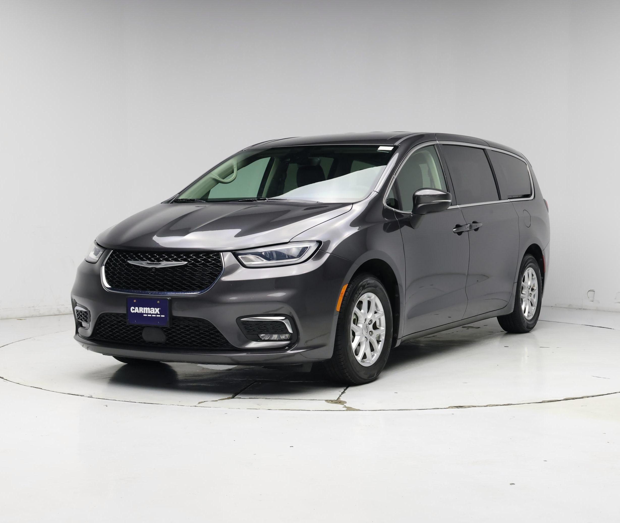Thumbnail: 2023 Chrysler Pacifica - 4