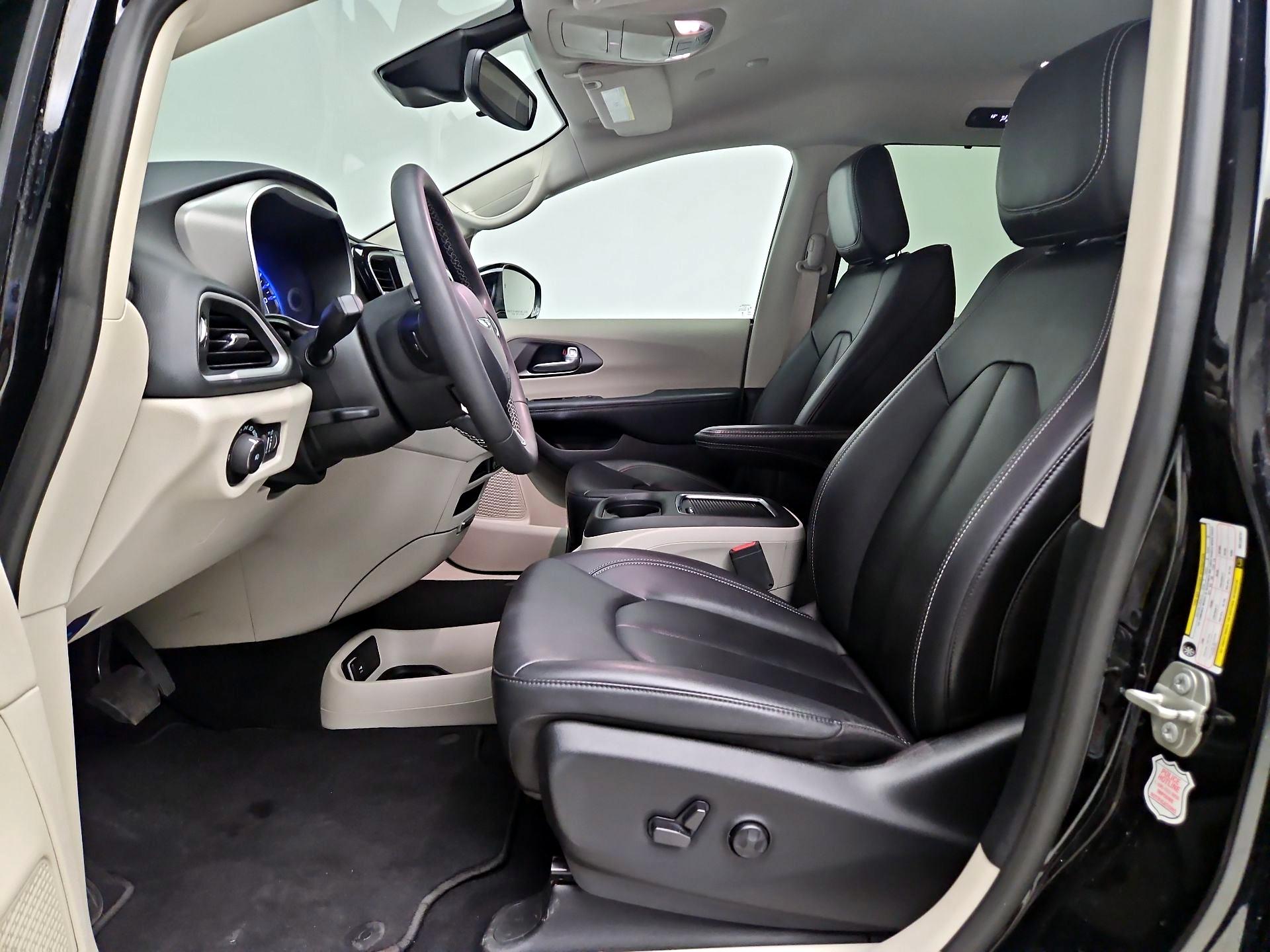 Thumbnail: 2024 Chrysler Pacifica - 11