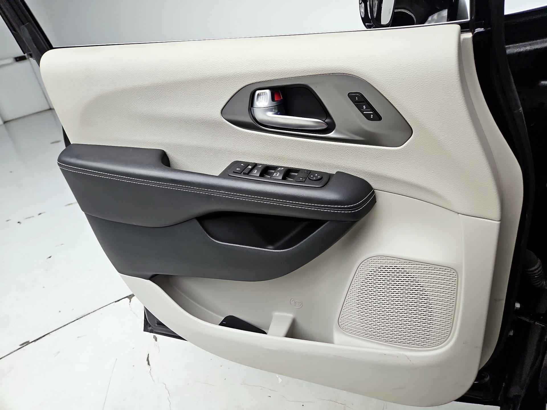 Thumbnail: 2024 Chrysler Pacifica - 12