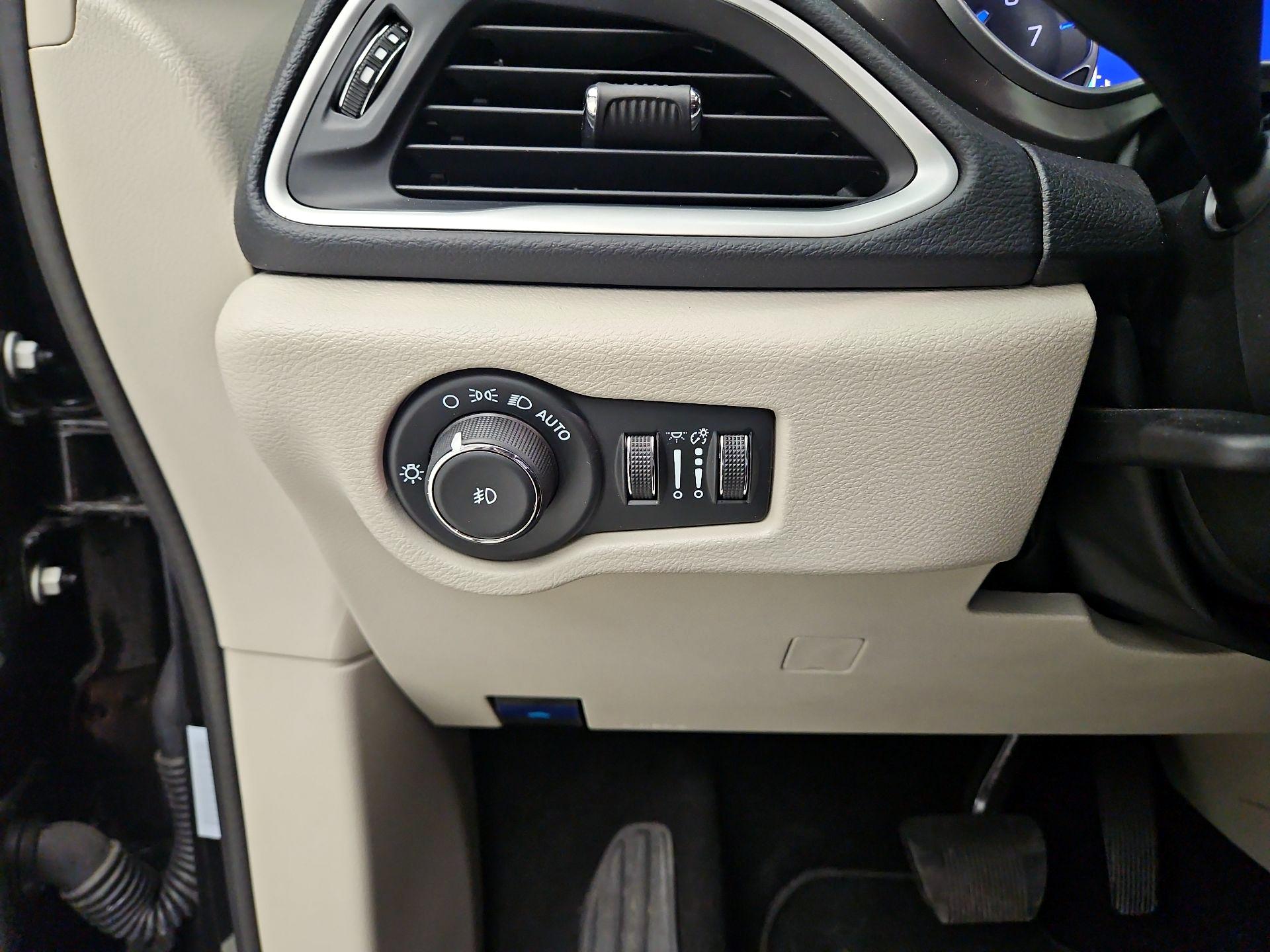 Thumbnail: 2024 Chrysler Pacifica - 13