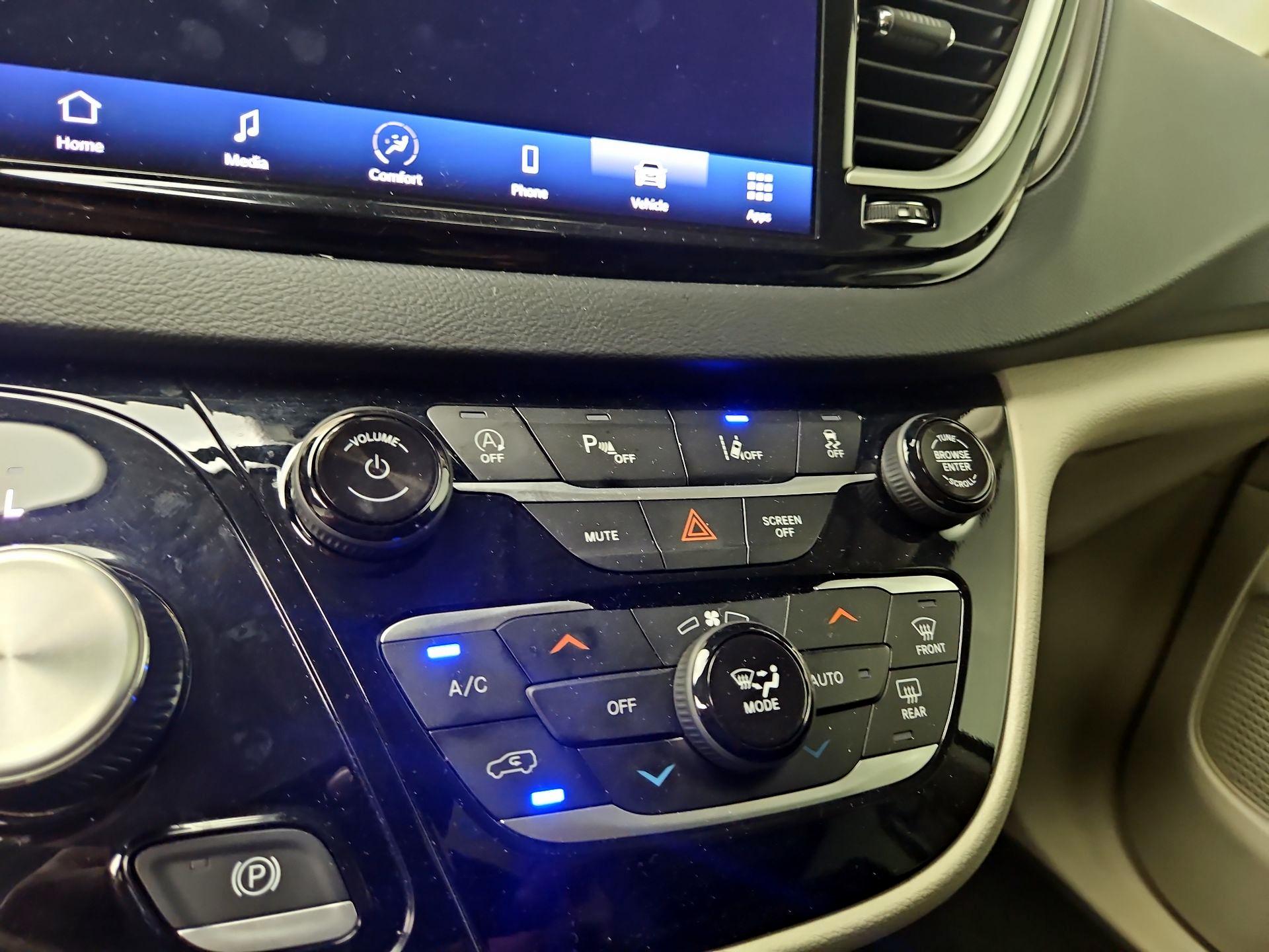 Thumbnail: 2024 Chrysler Pacifica - 16