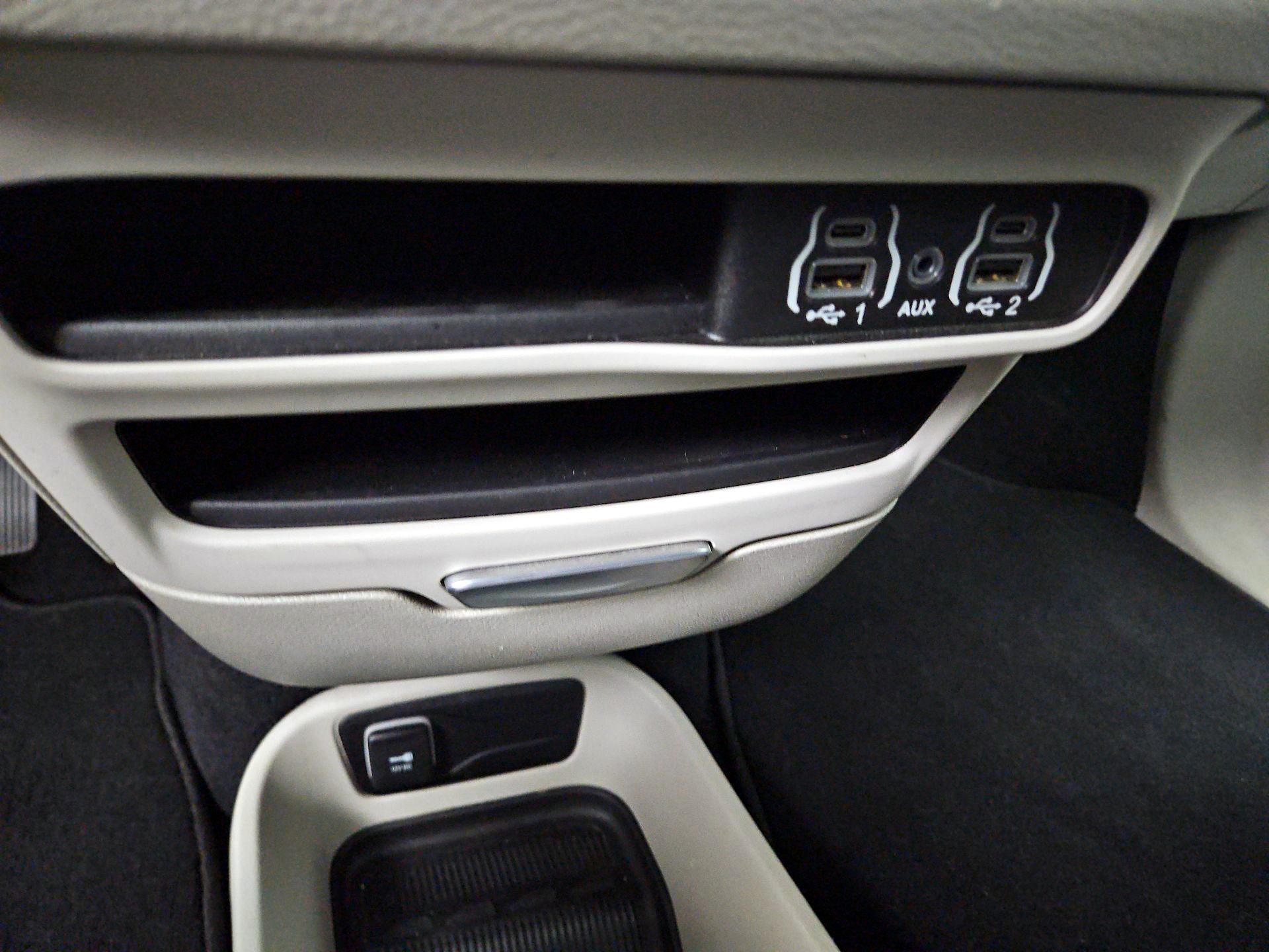 Thumbnail: 2024 Chrysler Pacifica - 18