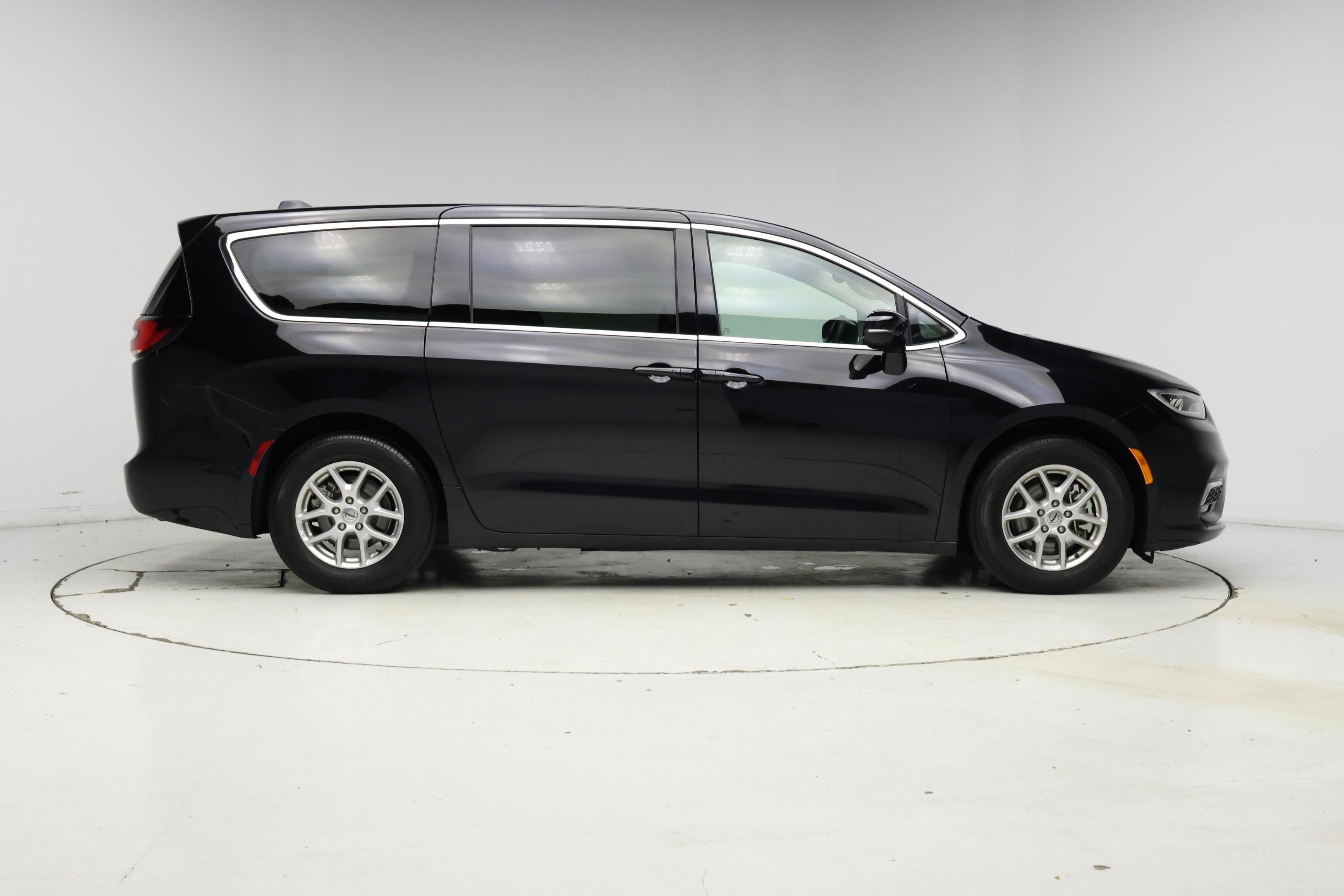 Thumbnail: 2024 Chrysler Pacifica - 7
