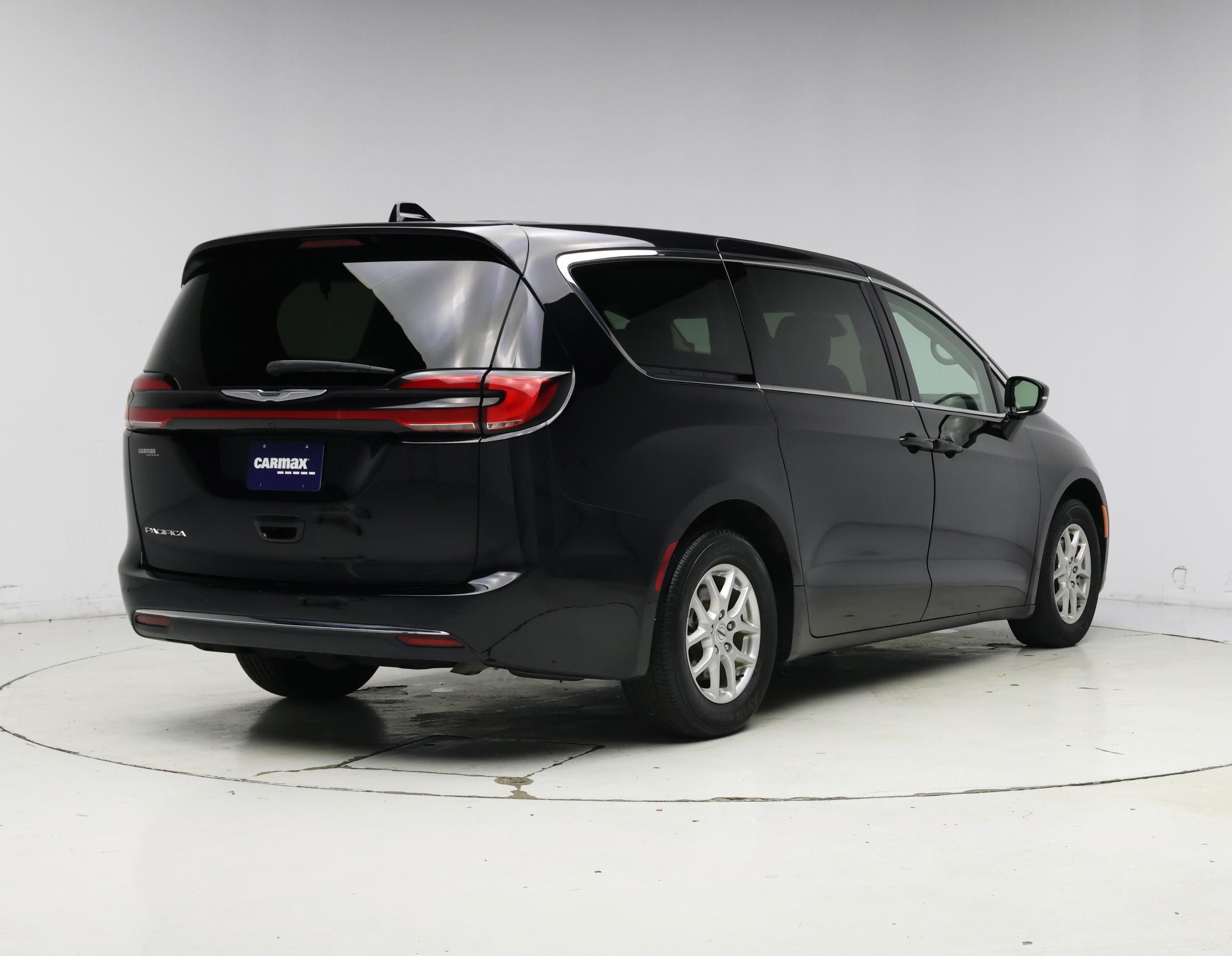 Thumbnail: 2024 Chrysler Pacifica - 8