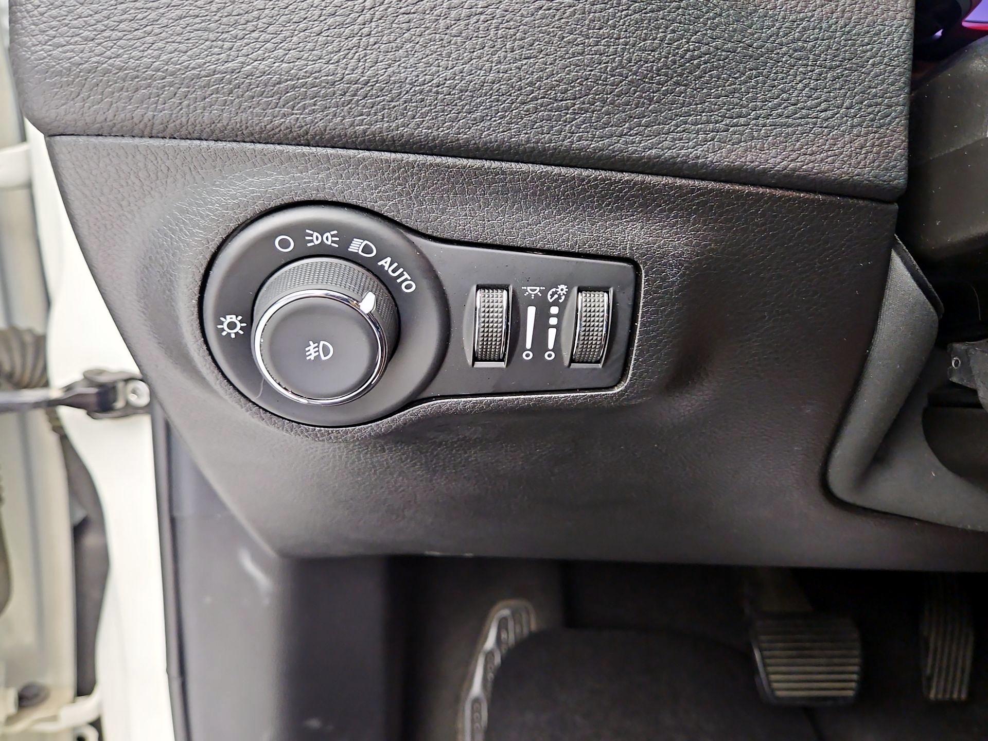 Thumbnail: 2020 Jeep Compass - 13
