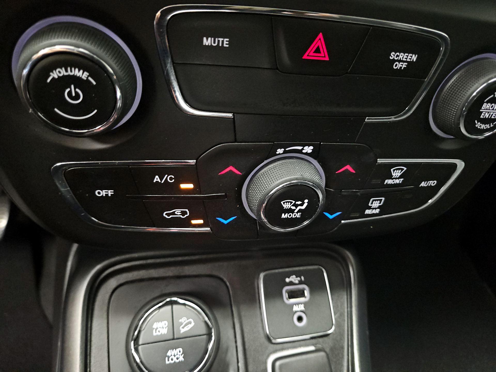 Thumbnail: 2020 Jeep Compass - 16
