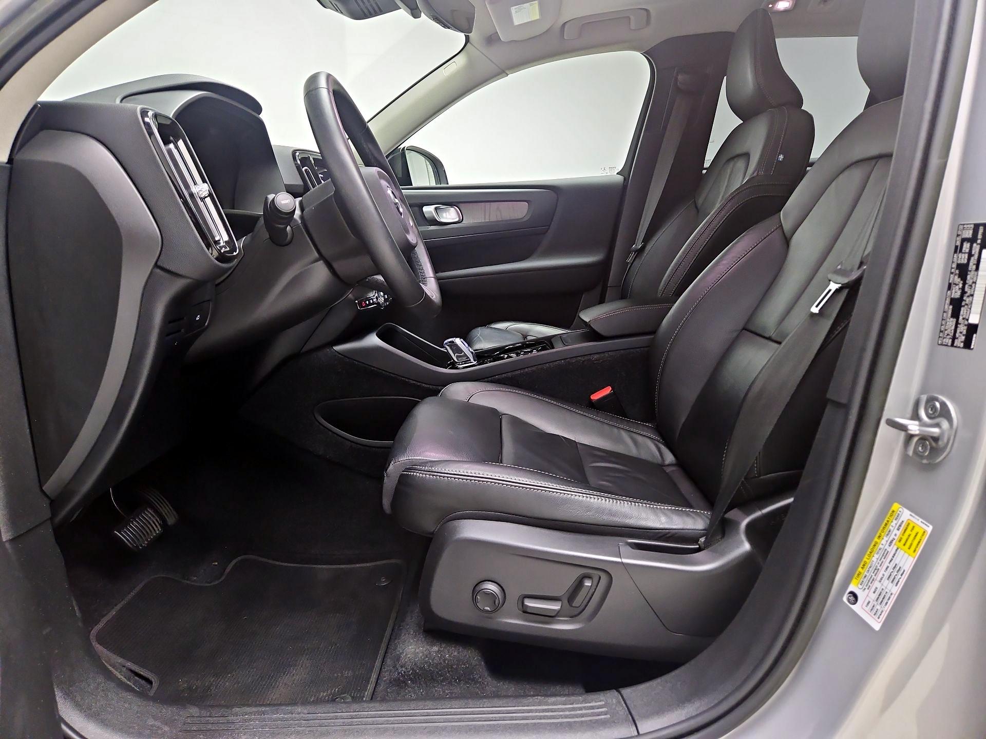 Thumbnail: 2023 Volvo XC40 - 11