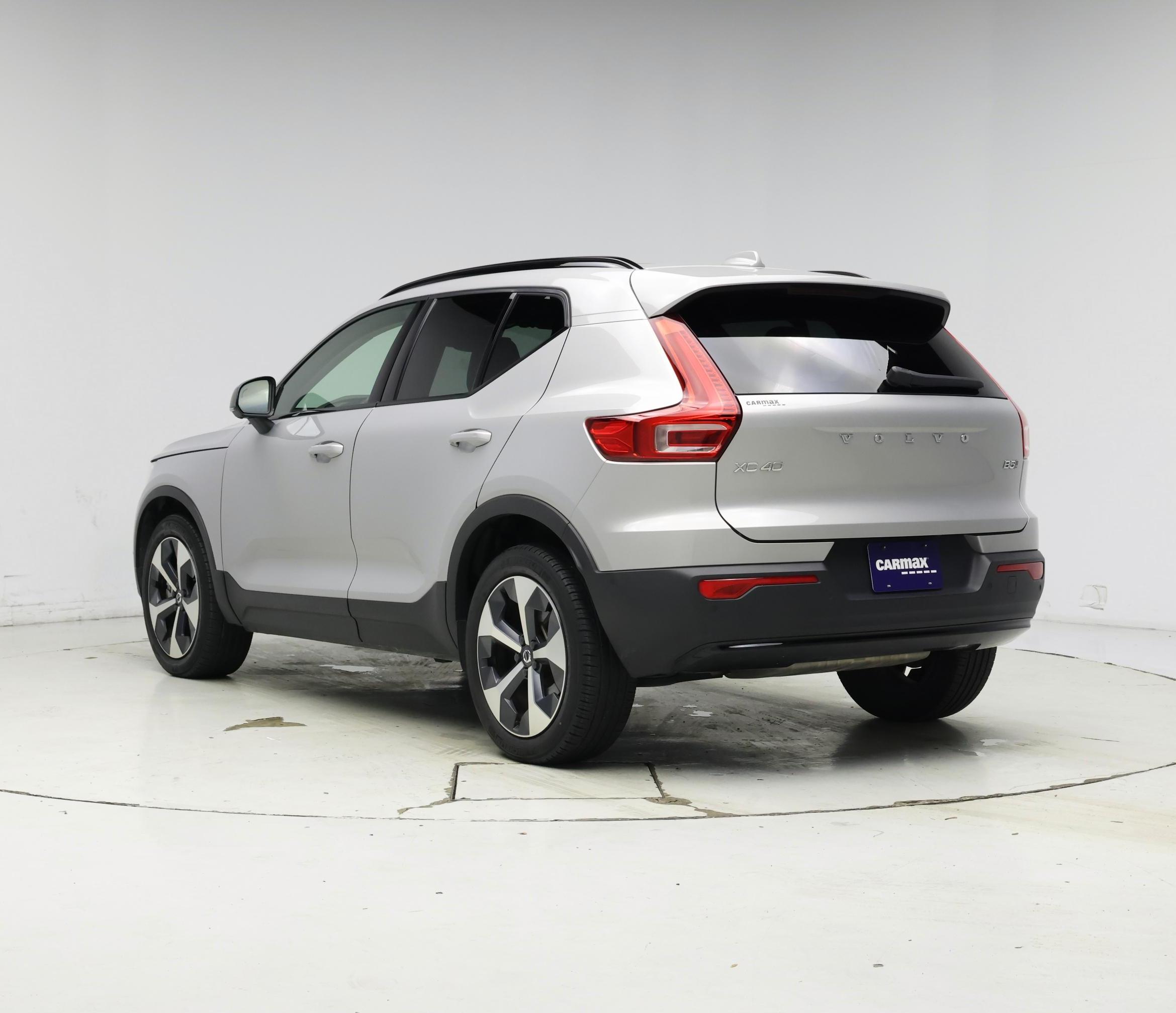 Thumbnail: 2023 Volvo XC40 - 2