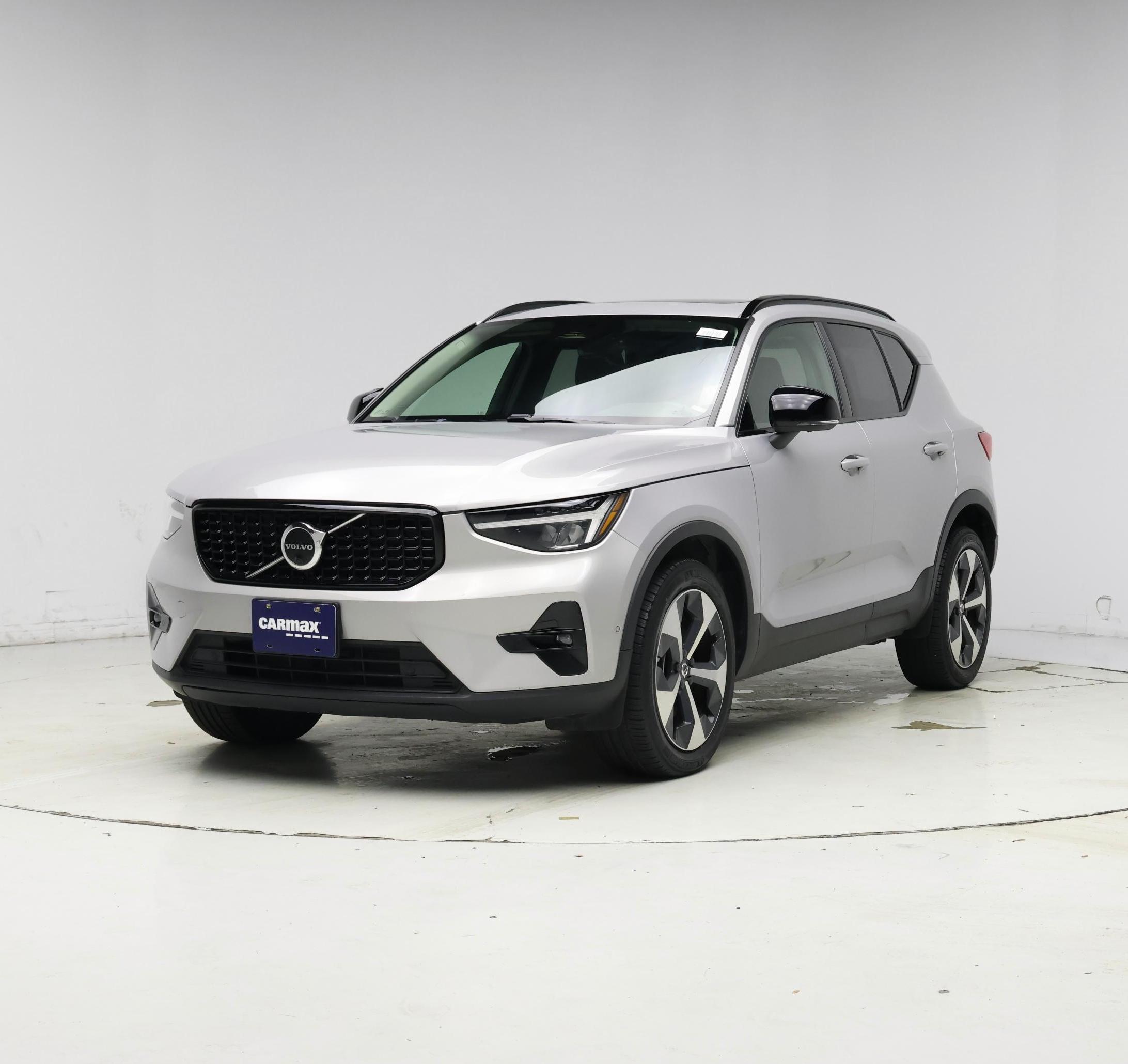 Thumbnail: 2023 Volvo XC40 - 4