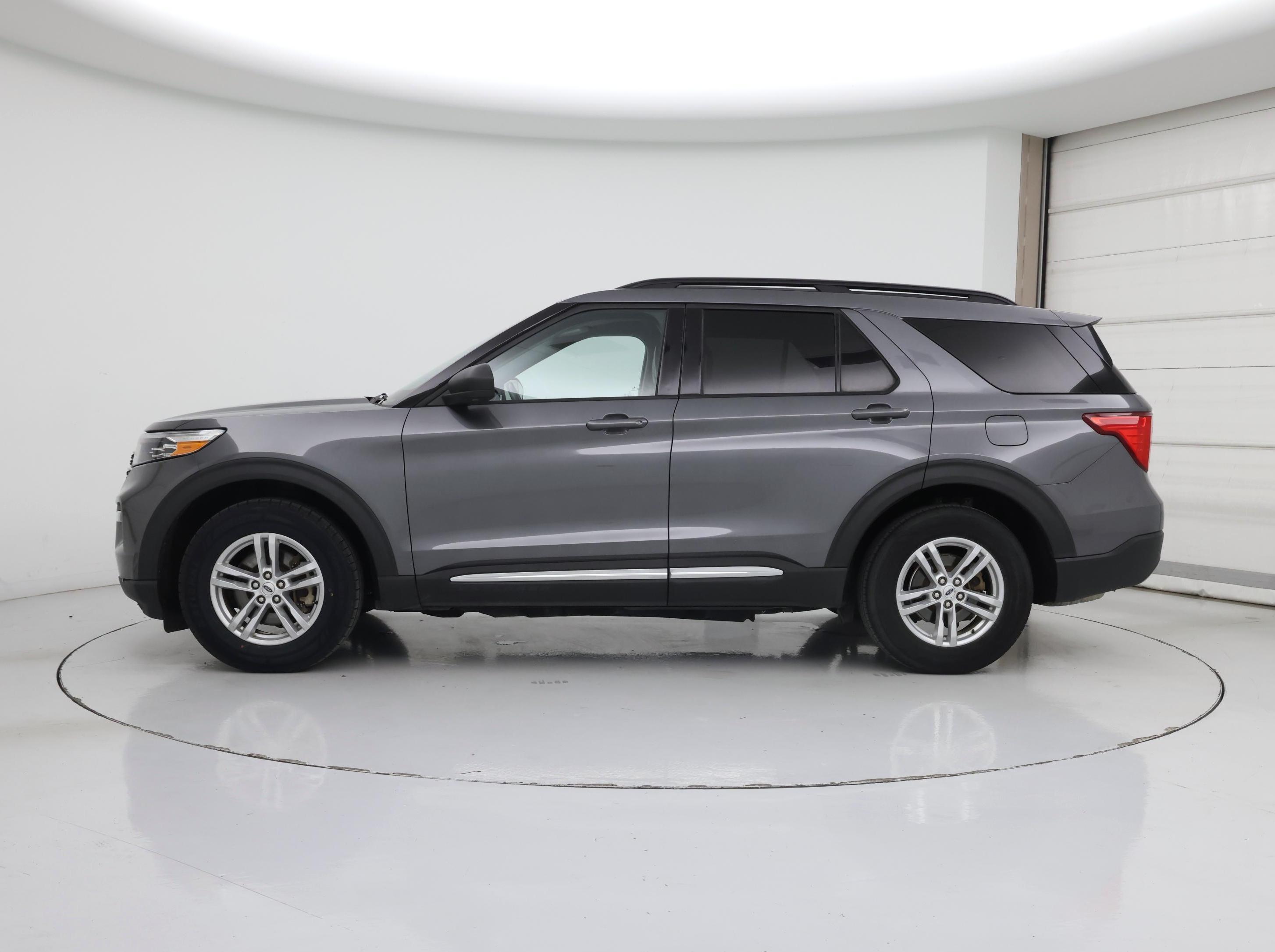 Thumbnail: 2021 Ford Explorer - 3