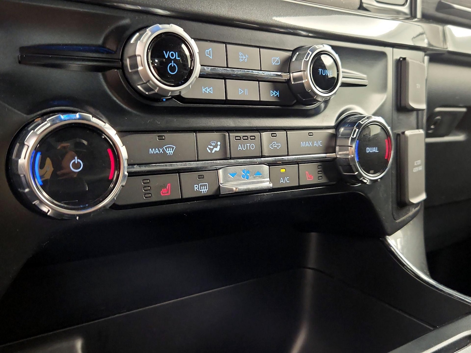 2023 Ford F-150 XLT - Photo 18