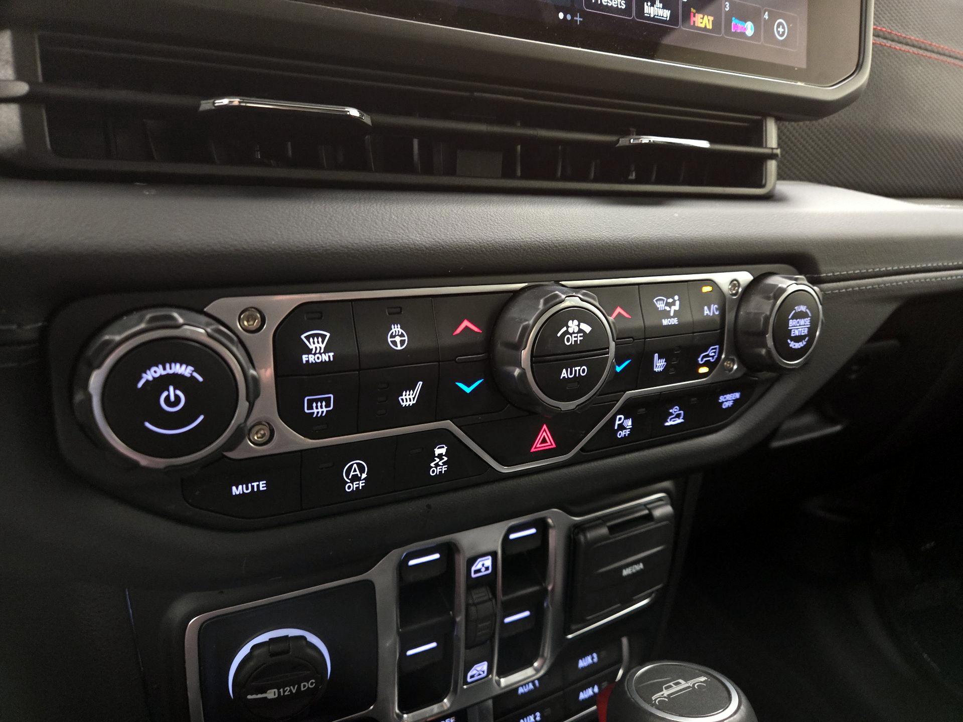 Thumbnail: 2025 Jeep Gladiator - 16