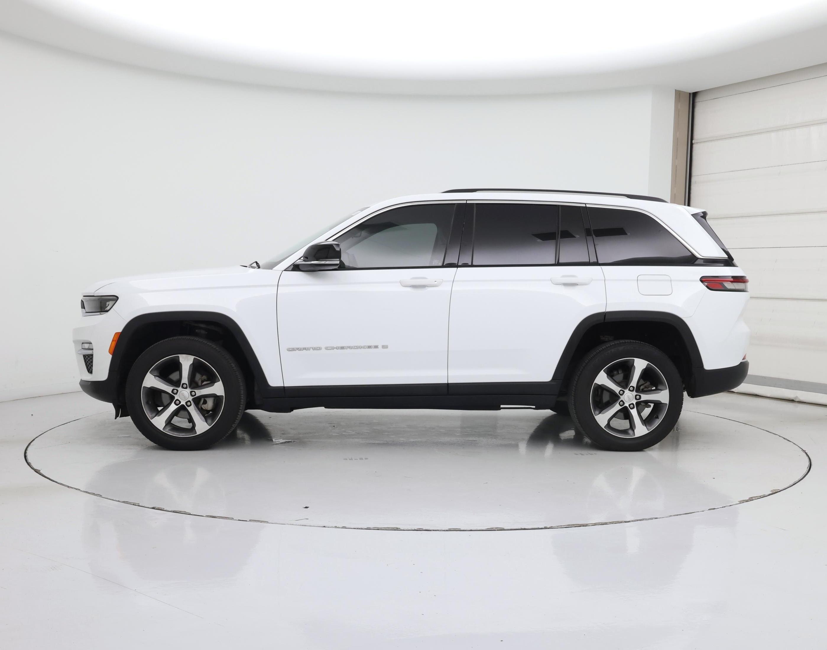 Thumbnail: 2023 Jeep Grand Cherokee - 3