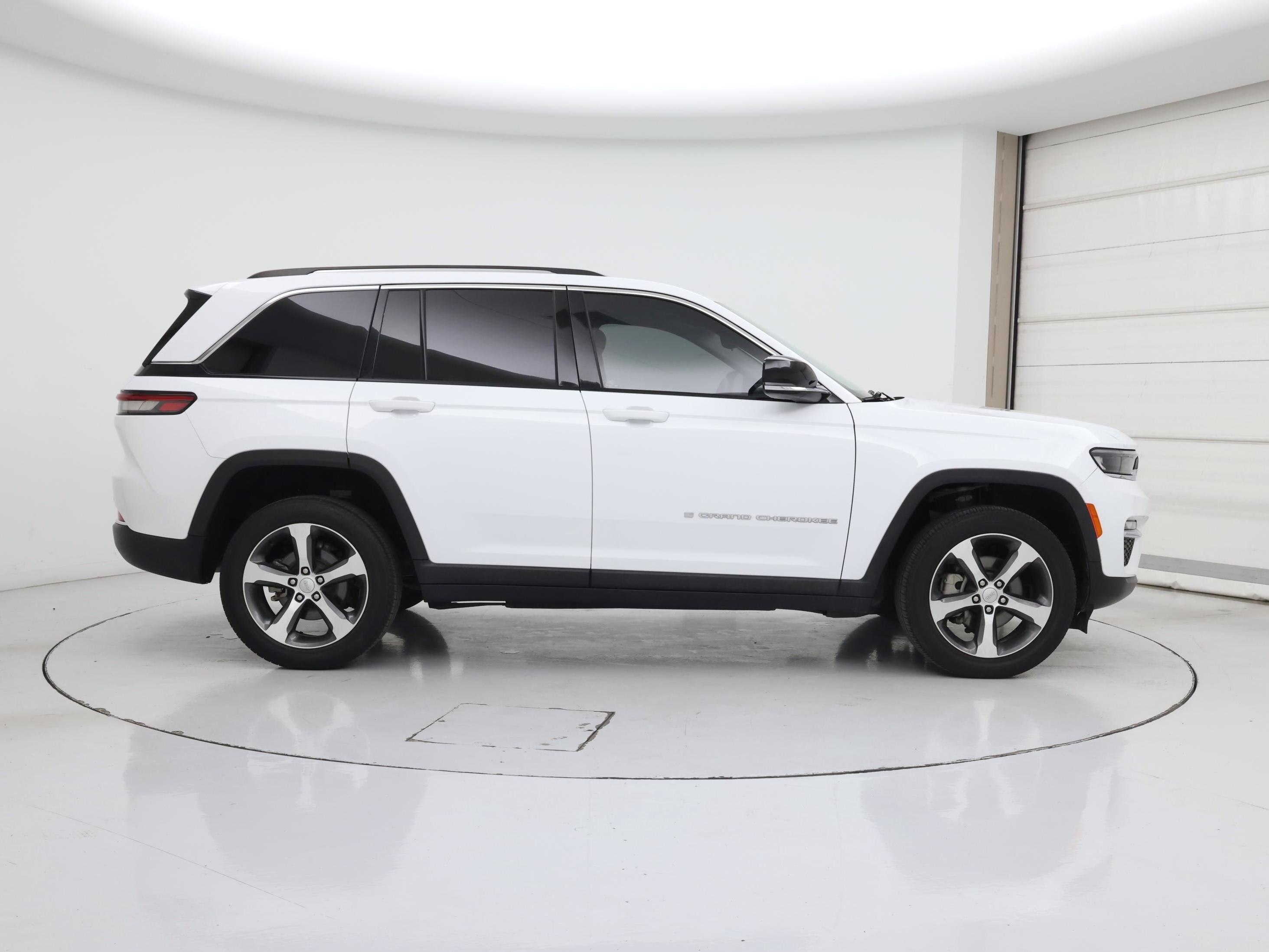 Thumbnail: 2023 Jeep Grand Cherokee - 7