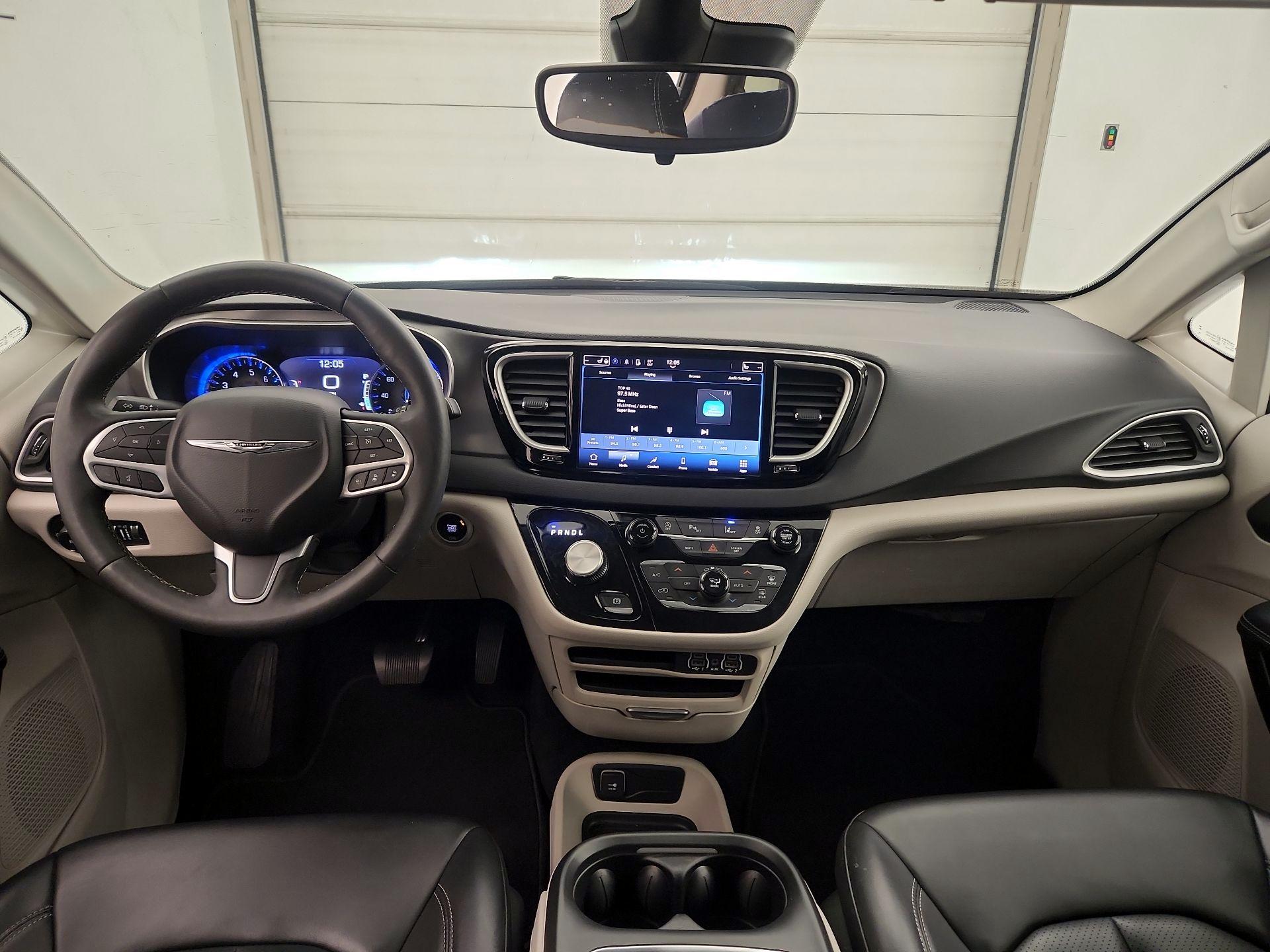 Thumbnail: 2023 Chrysler Pacifica - 9
