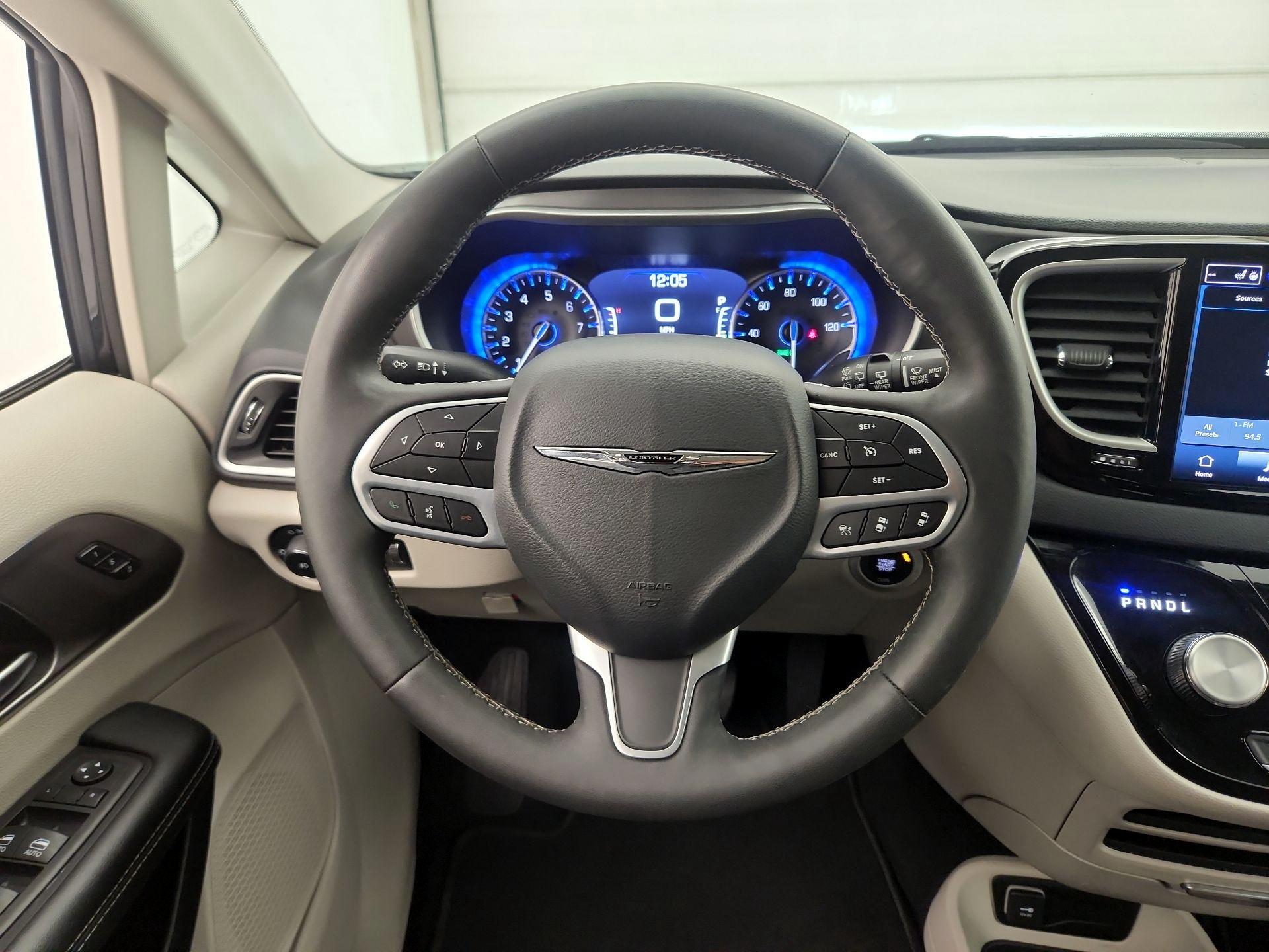 Thumbnail: 2023 Chrysler Pacifica - 10