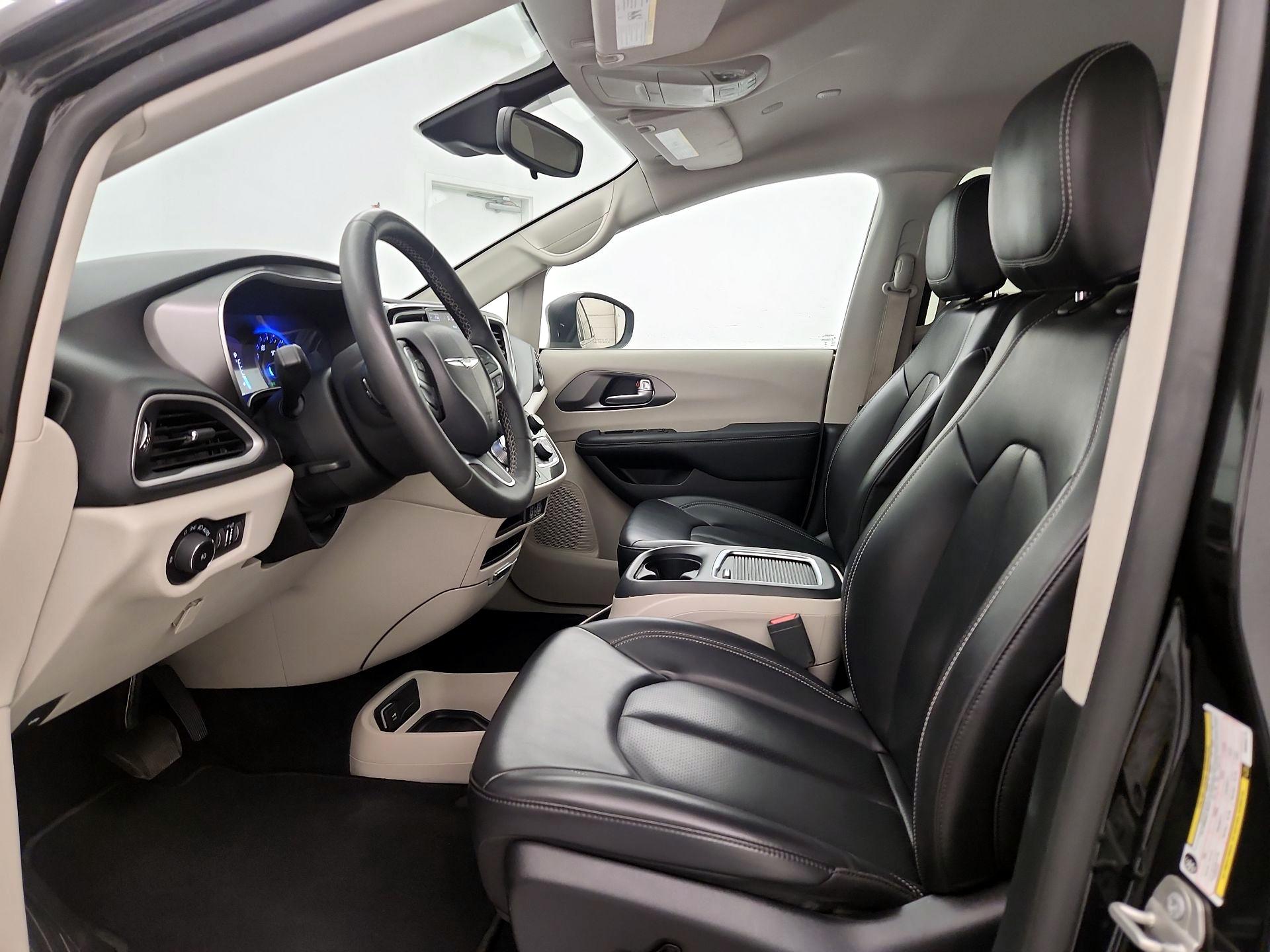 Thumbnail: 2023 Chrysler Pacifica - 11