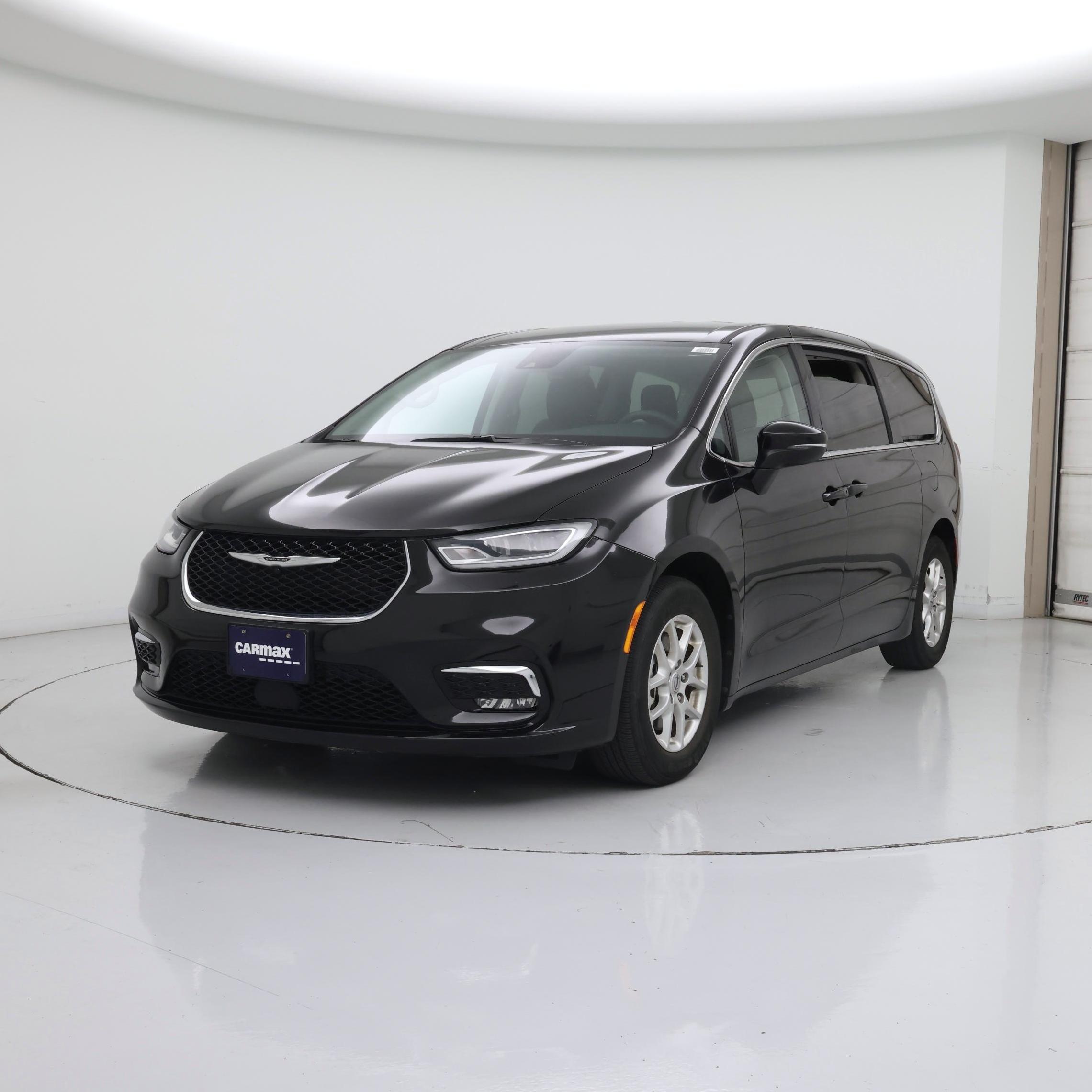 Thumbnail: 2023 Chrysler Pacifica - 4