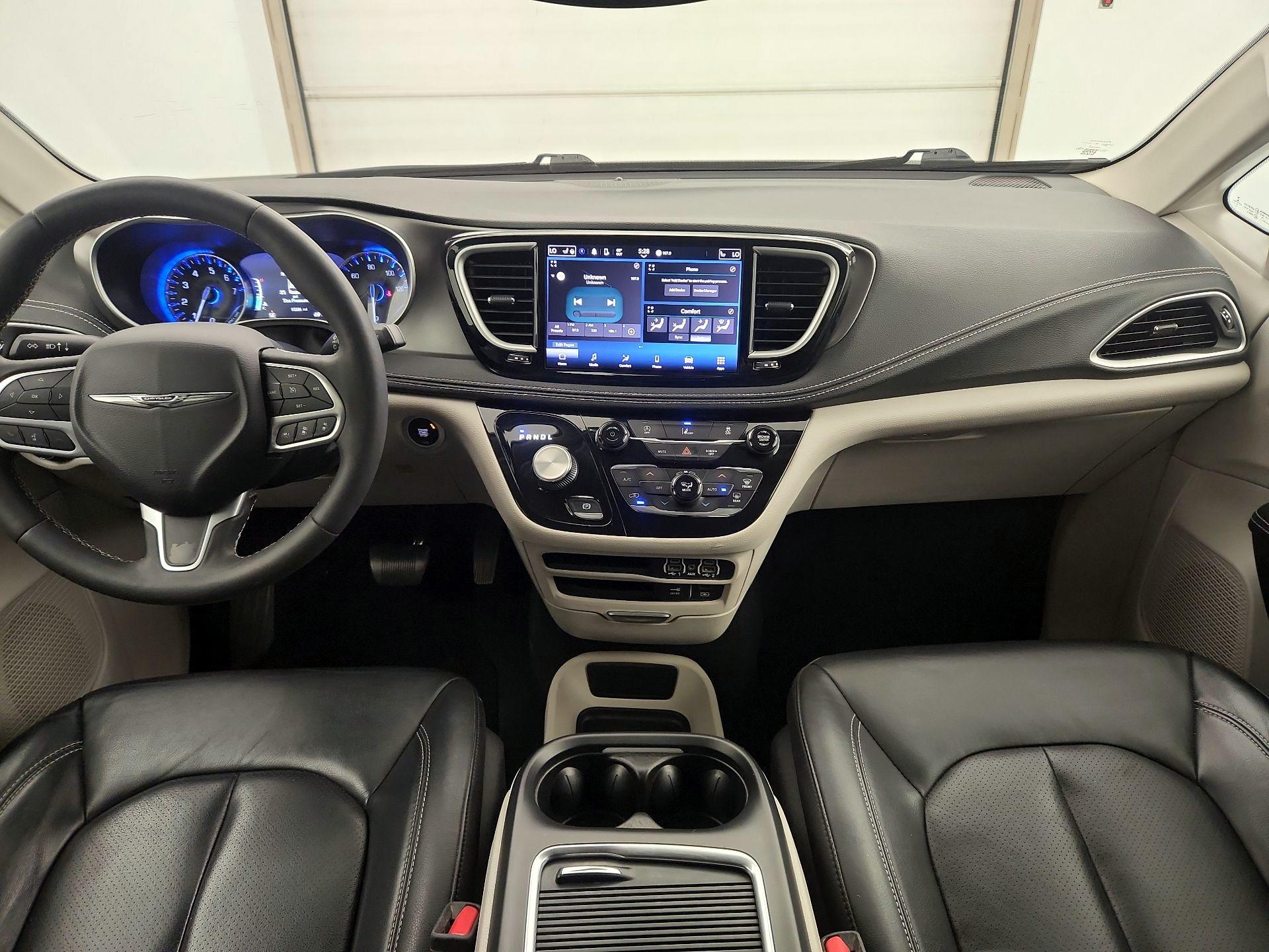Thumbnail: 2022 Chrysler Pacifica - 9