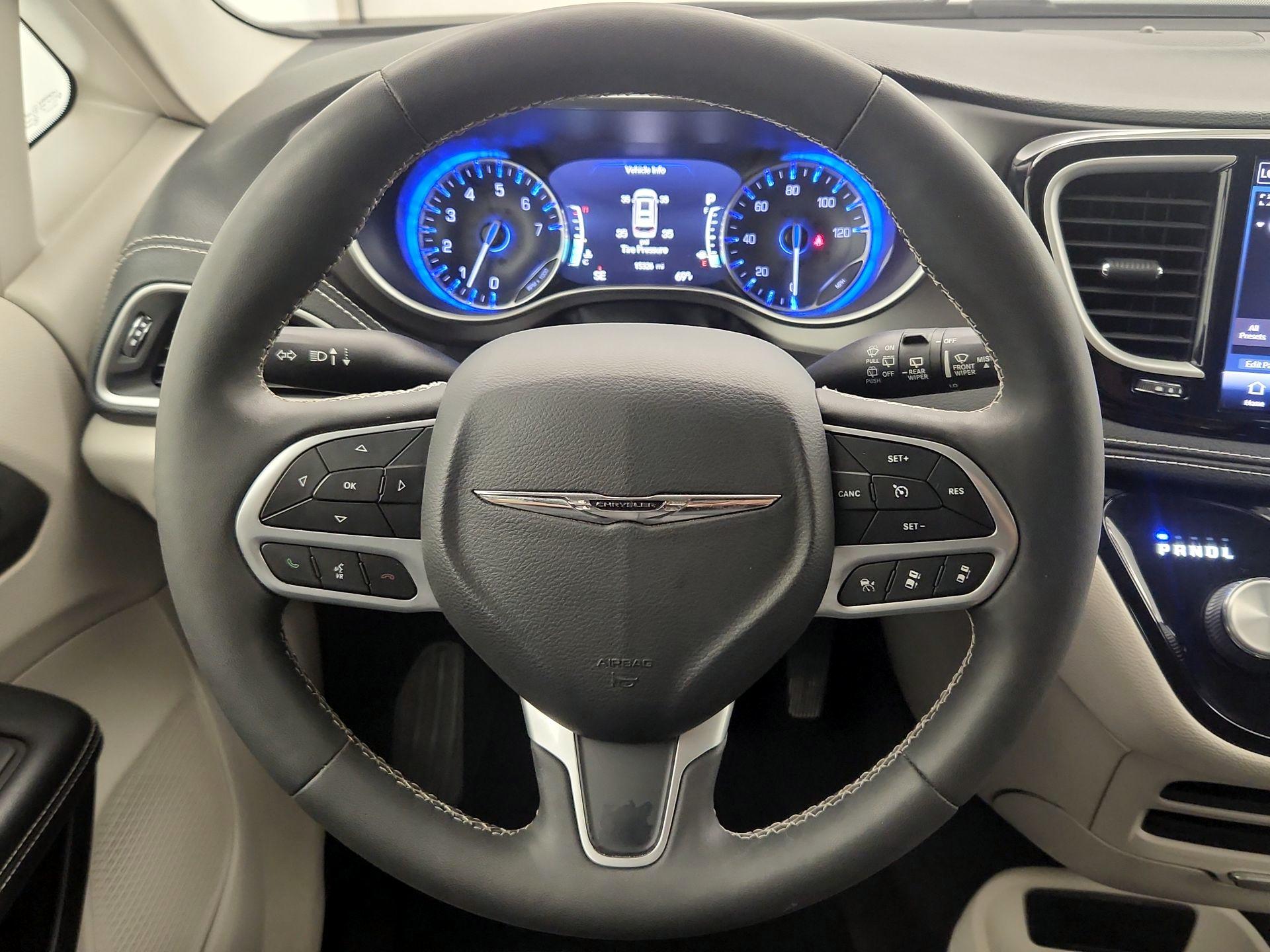Thumbnail: 2022 Chrysler Pacifica - 10