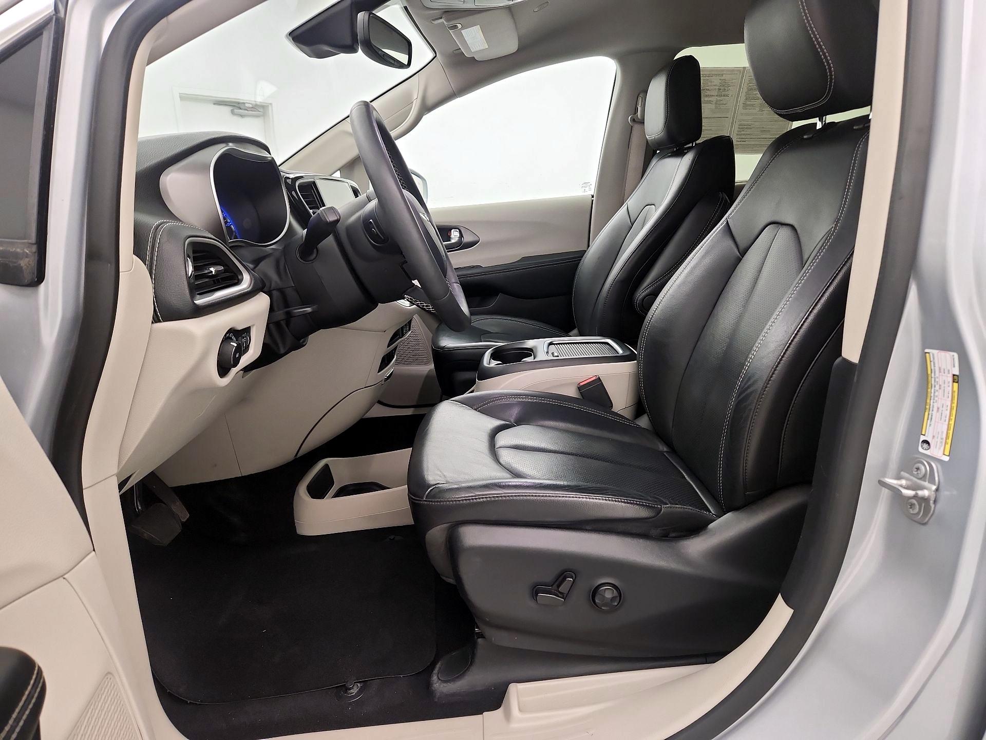 Thumbnail: 2022 Chrysler Pacifica - 11
