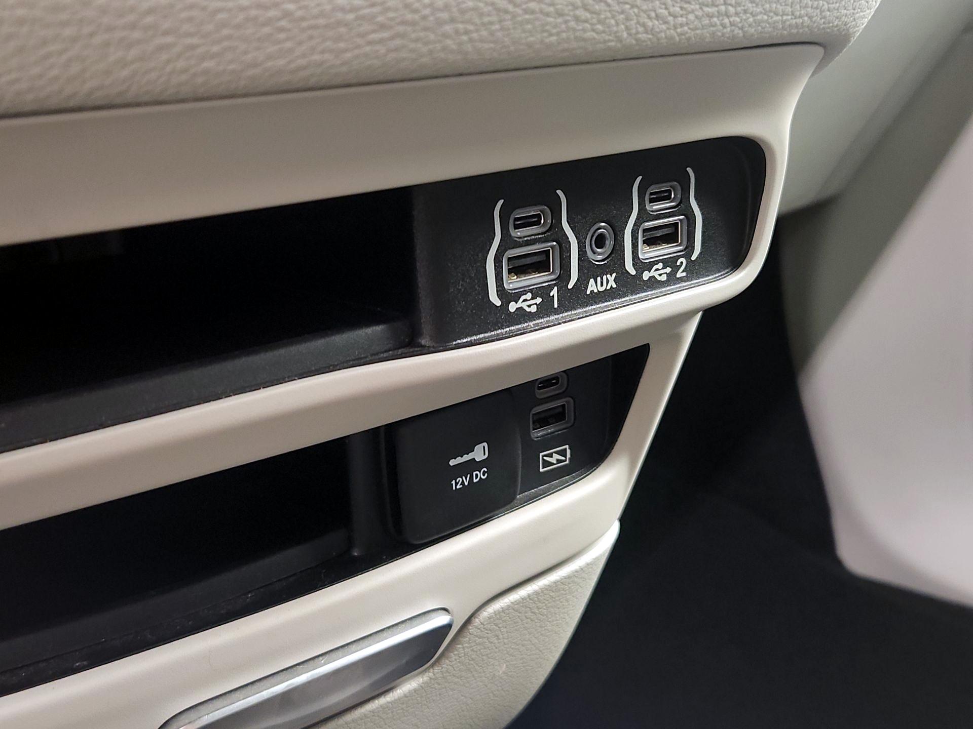 Thumbnail: 2022 Chrysler Pacifica - 18