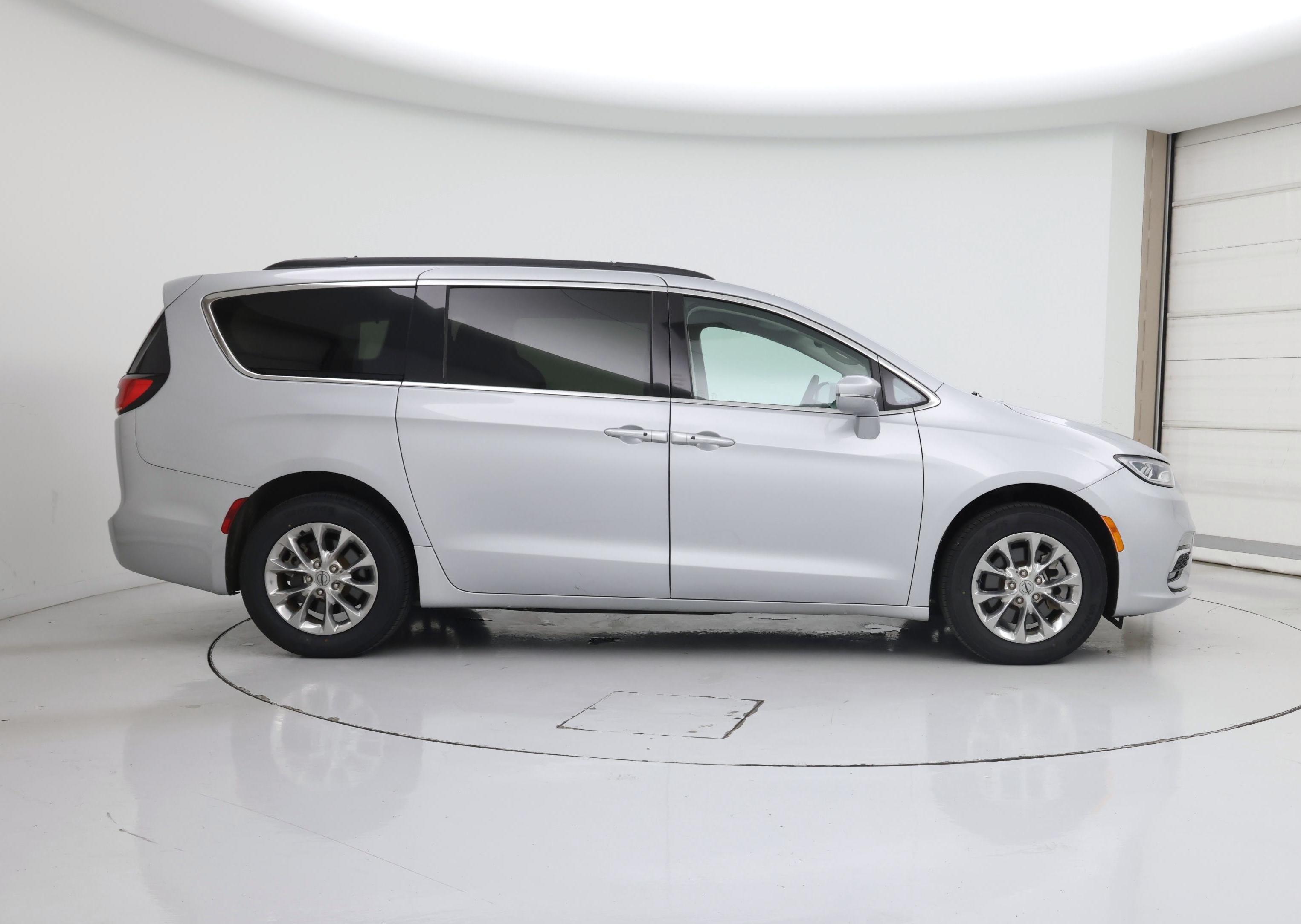 Thumbnail: 2022 Chrysler Pacifica - 7