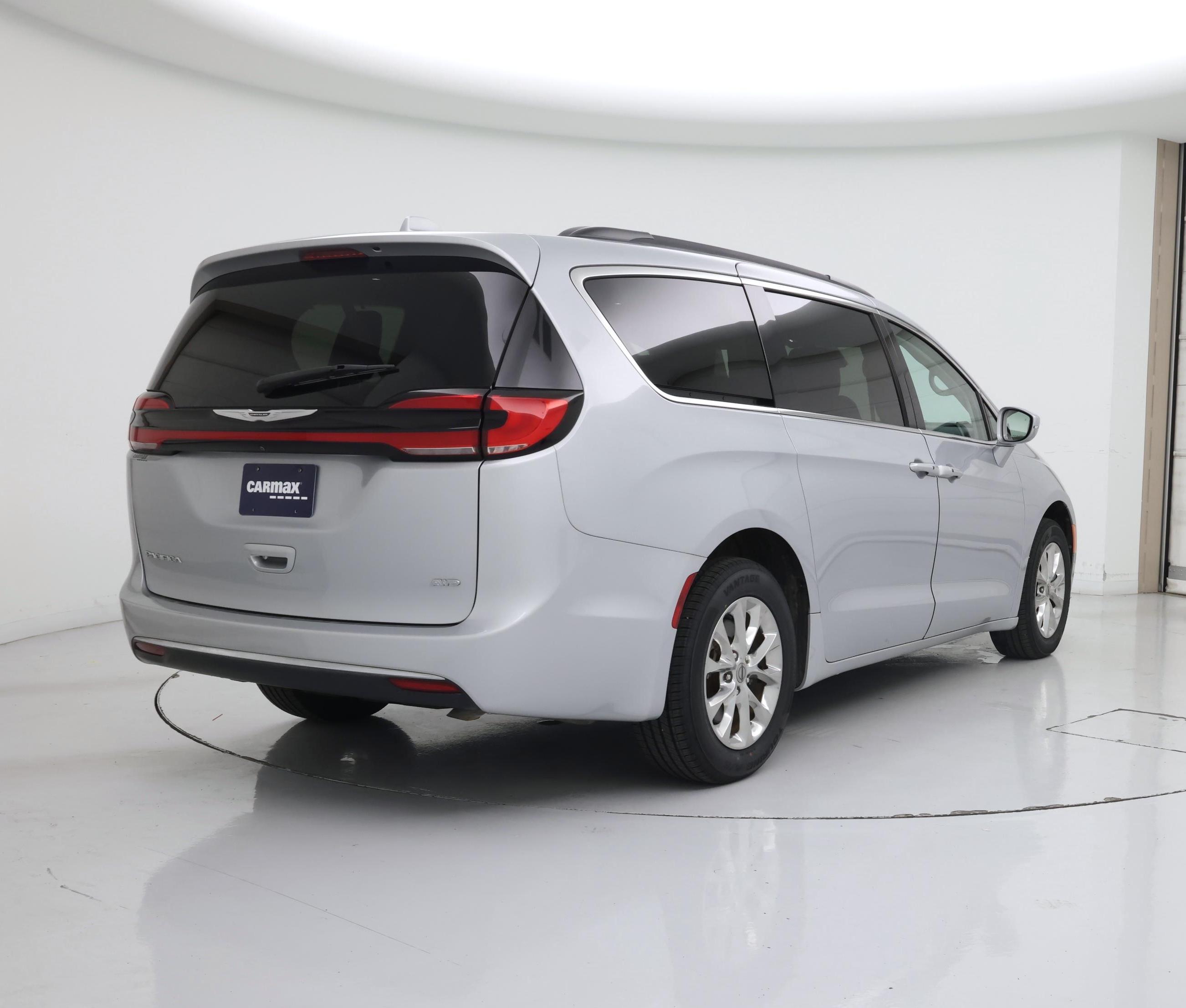 Thumbnail: 2022 Chrysler Pacifica - 8