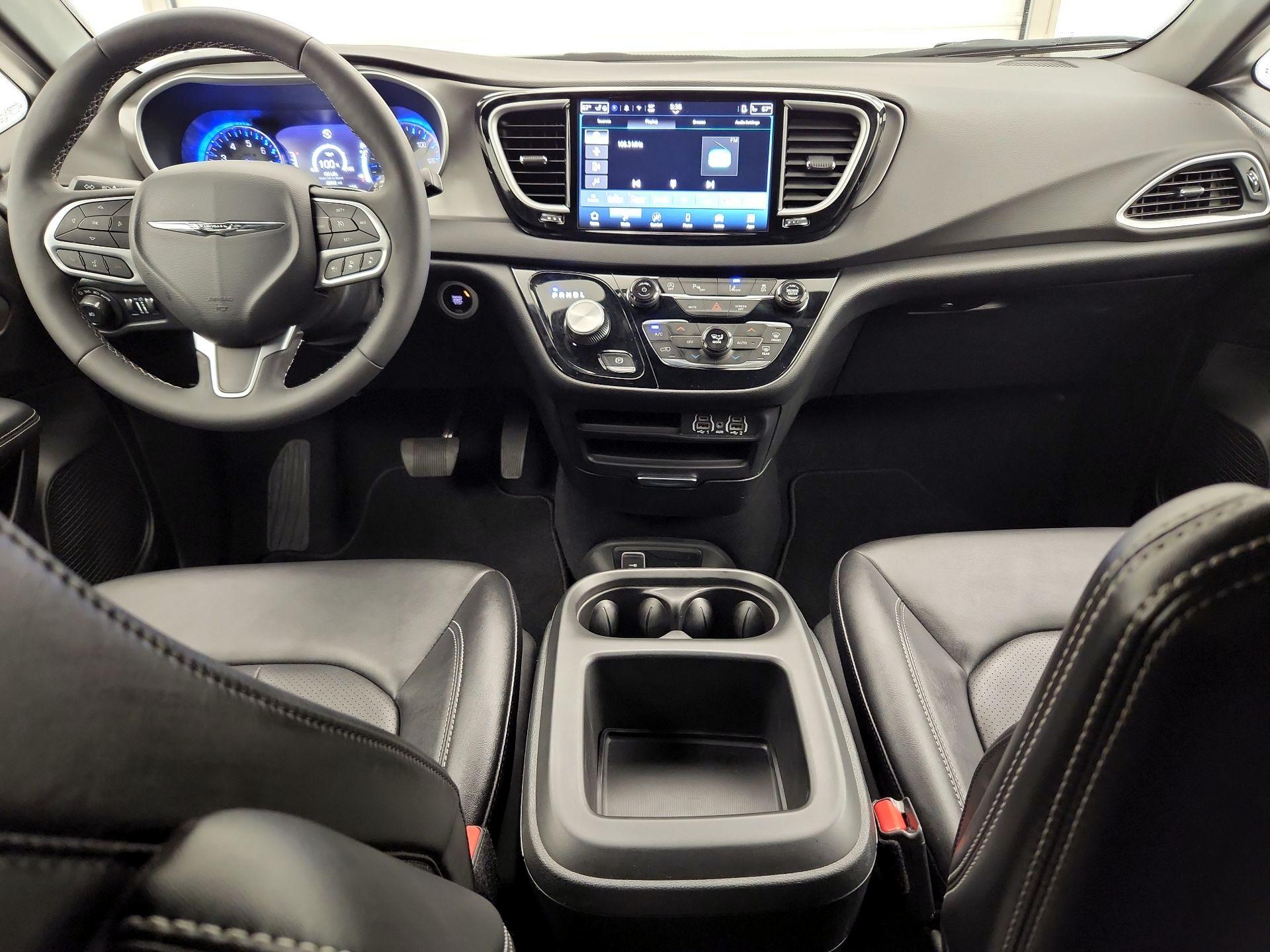 Thumbnail: 2025 Chrysler Pacifica - 9