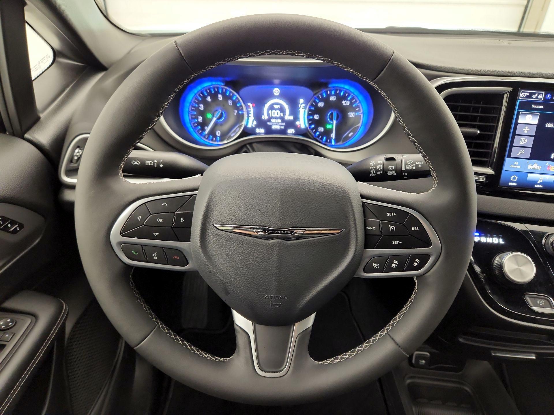Thumbnail: 2025 Chrysler Pacifica - 10