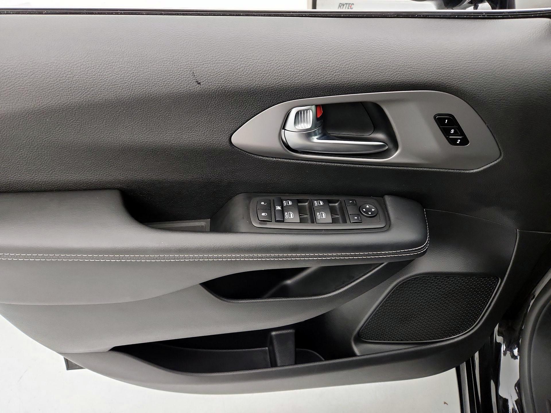 Thumbnail: 2025 Chrysler Pacifica - 12
