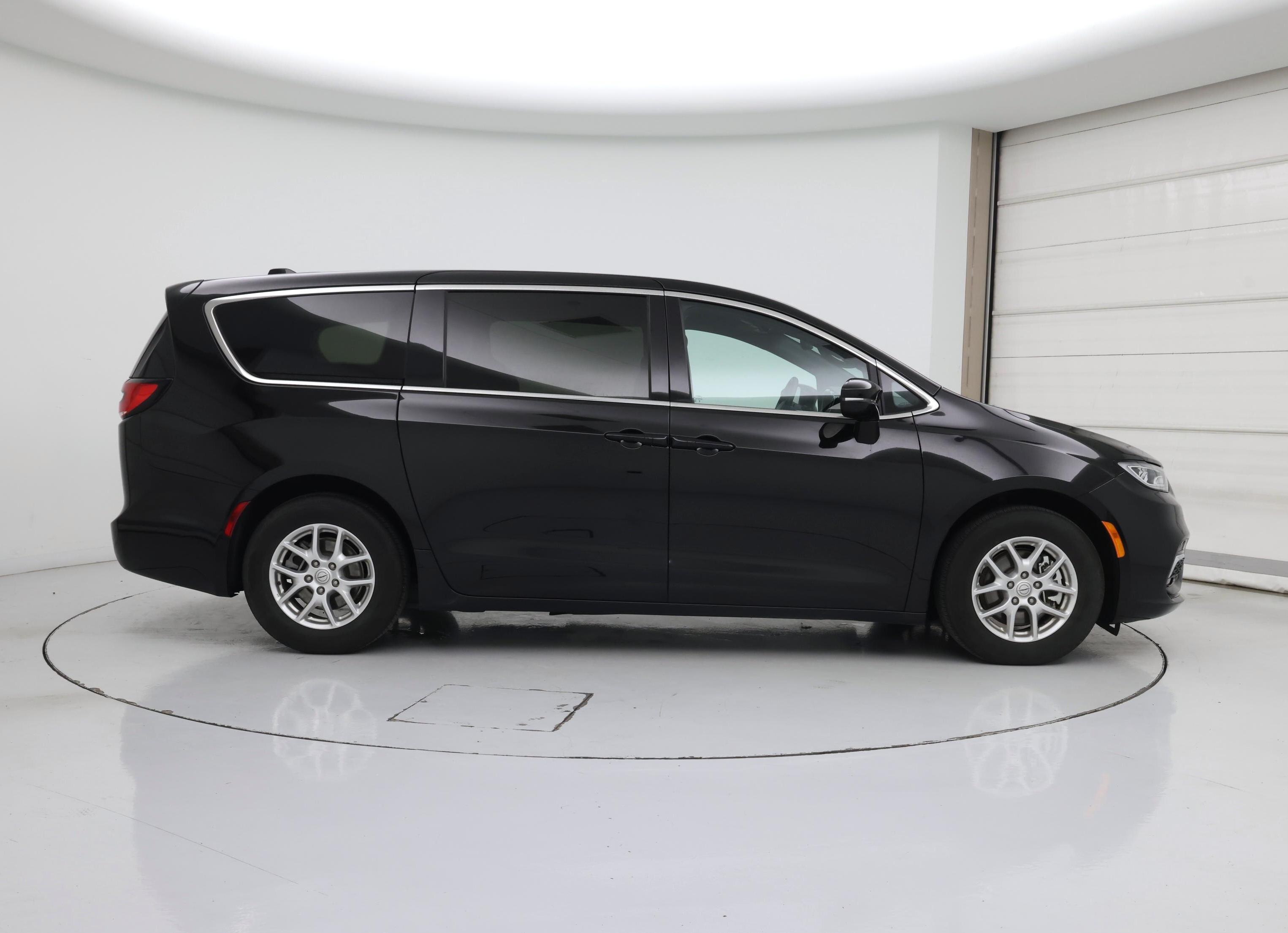 Thumbnail: 2025 Chrysler Pacifica - 7