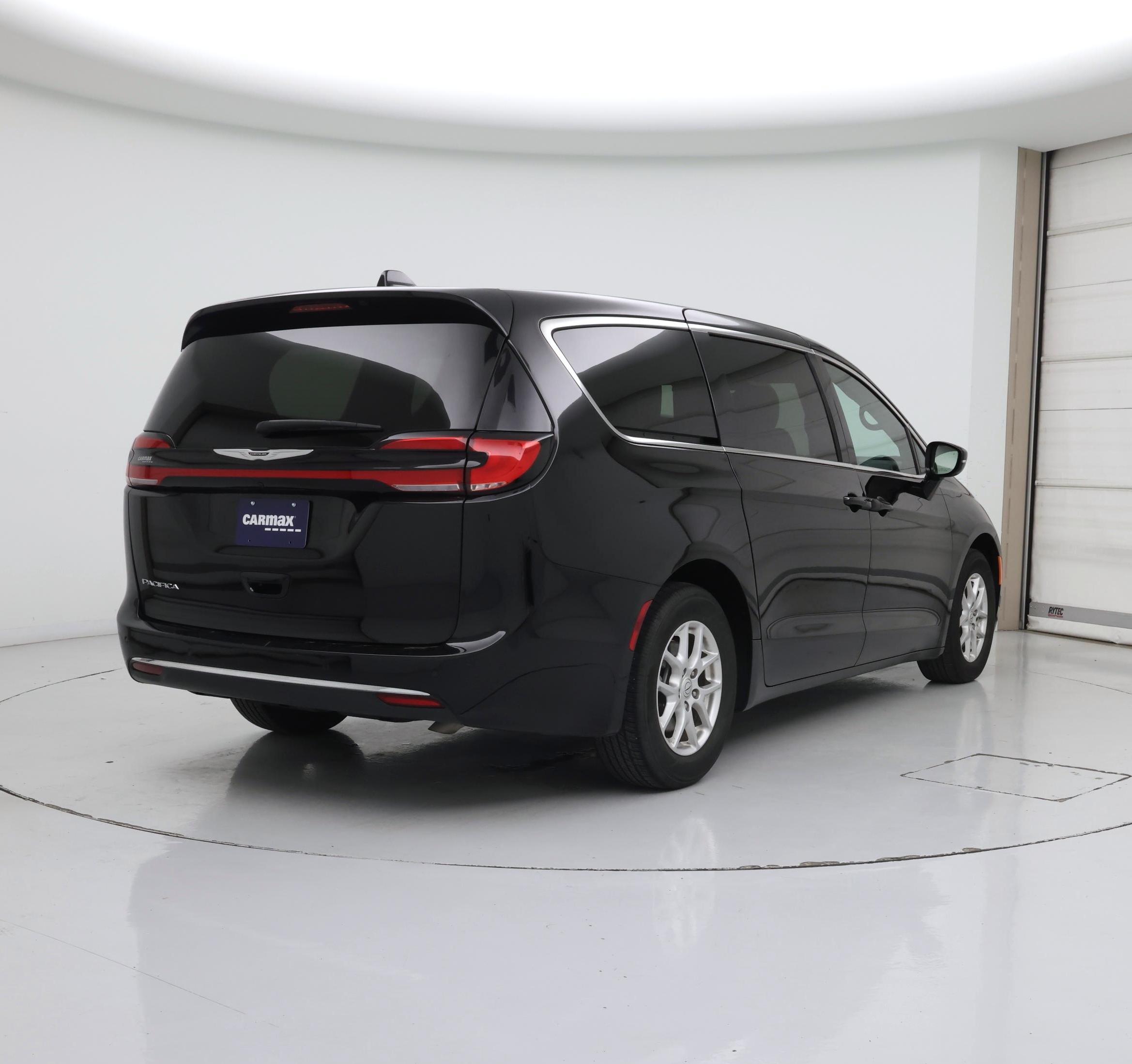 Thumbnail: 2025 Chrysler Pacifica - 8