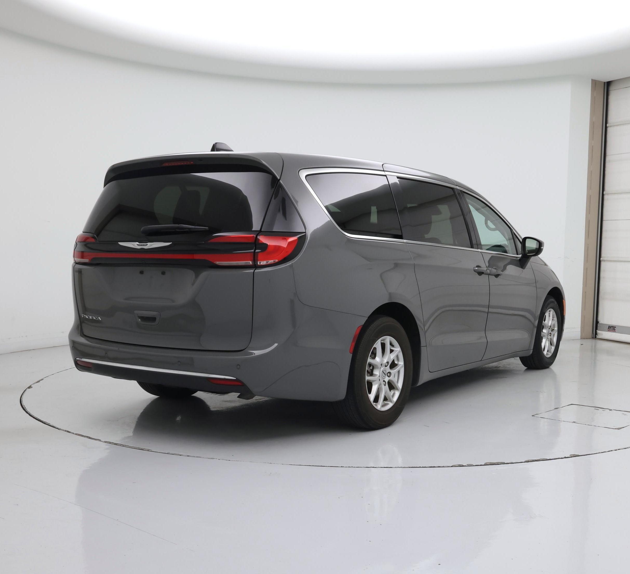Thumbnail: 2023 Chrysler Pacifica - 8