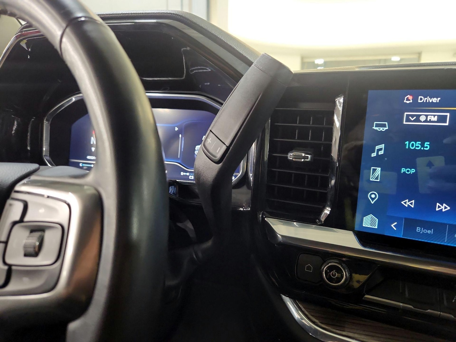 2023 Chevrolet Silverado 1500 LT - Photo 19